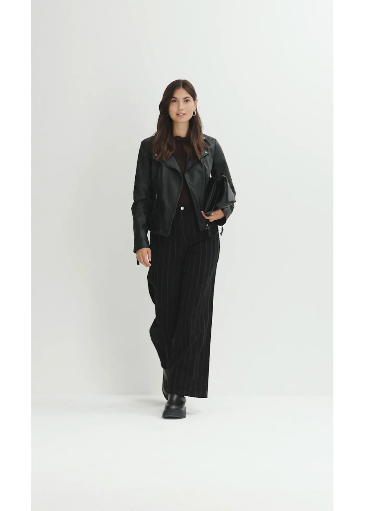 bonprix bonprix Vaqueros con perneras anchas, talle alto y efectos desgastados negro denim usado Best