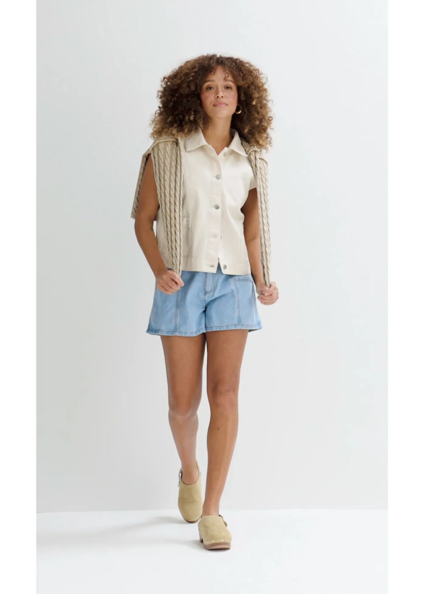 bonprix bonprix Vaqueros cortos con talle alto y cinturilla cómoda azul hielo denim usado Hot