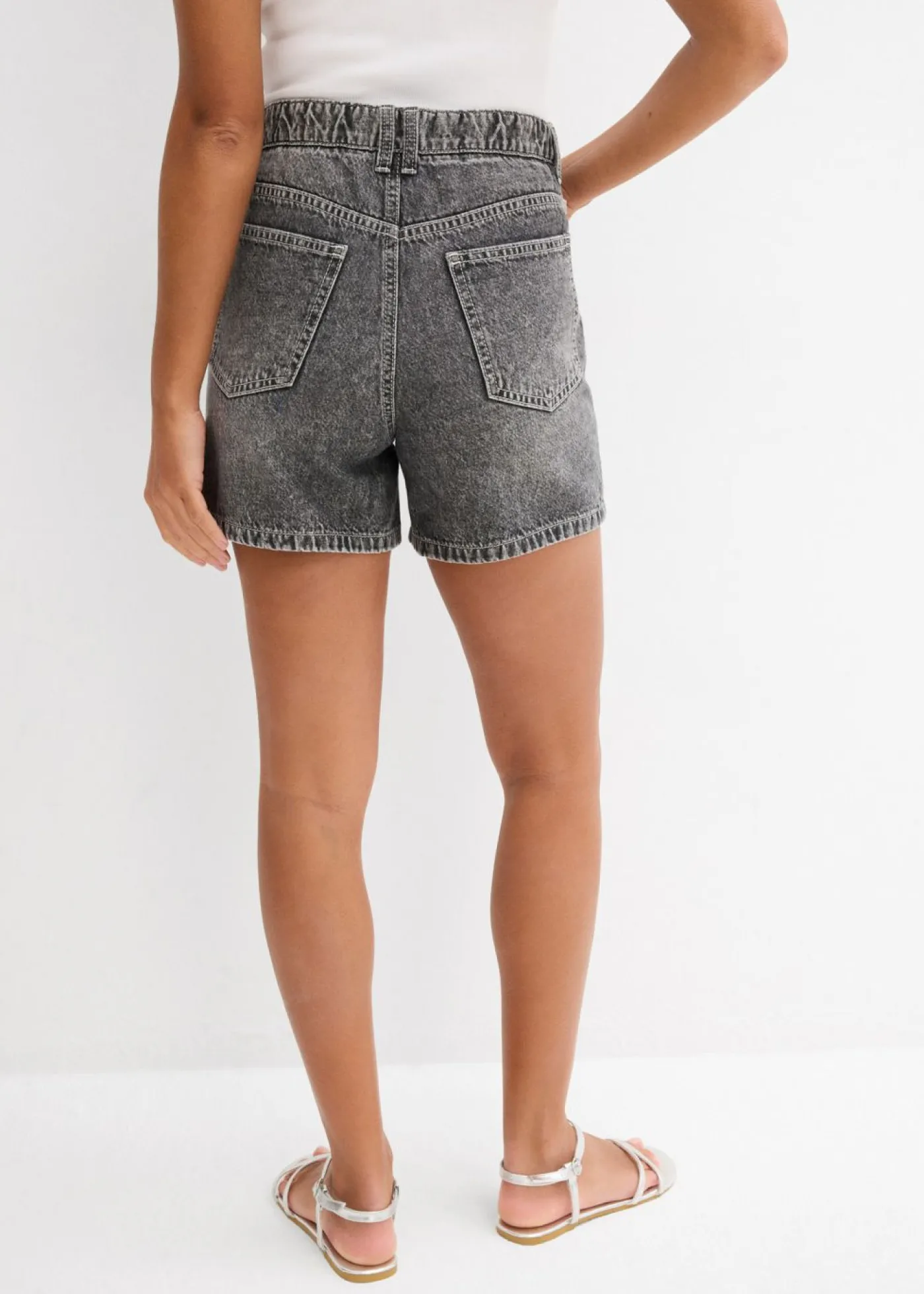 bonprix bonprix Vaqueros cortos poco elásticos con talle alto negro denim usado Outlet
