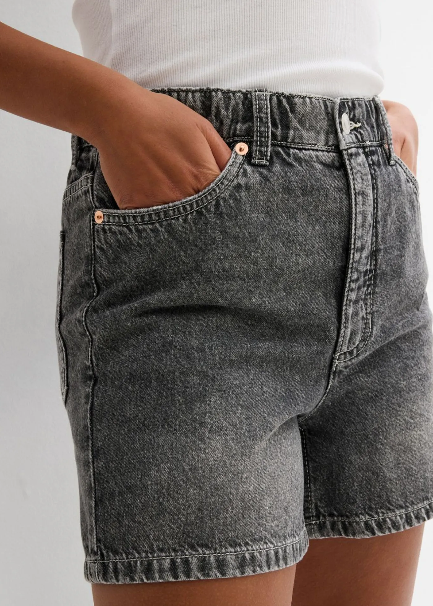 bonprix bonprix Vaqueros cortos poco elásticos con talle alto negro denim usado Outlet