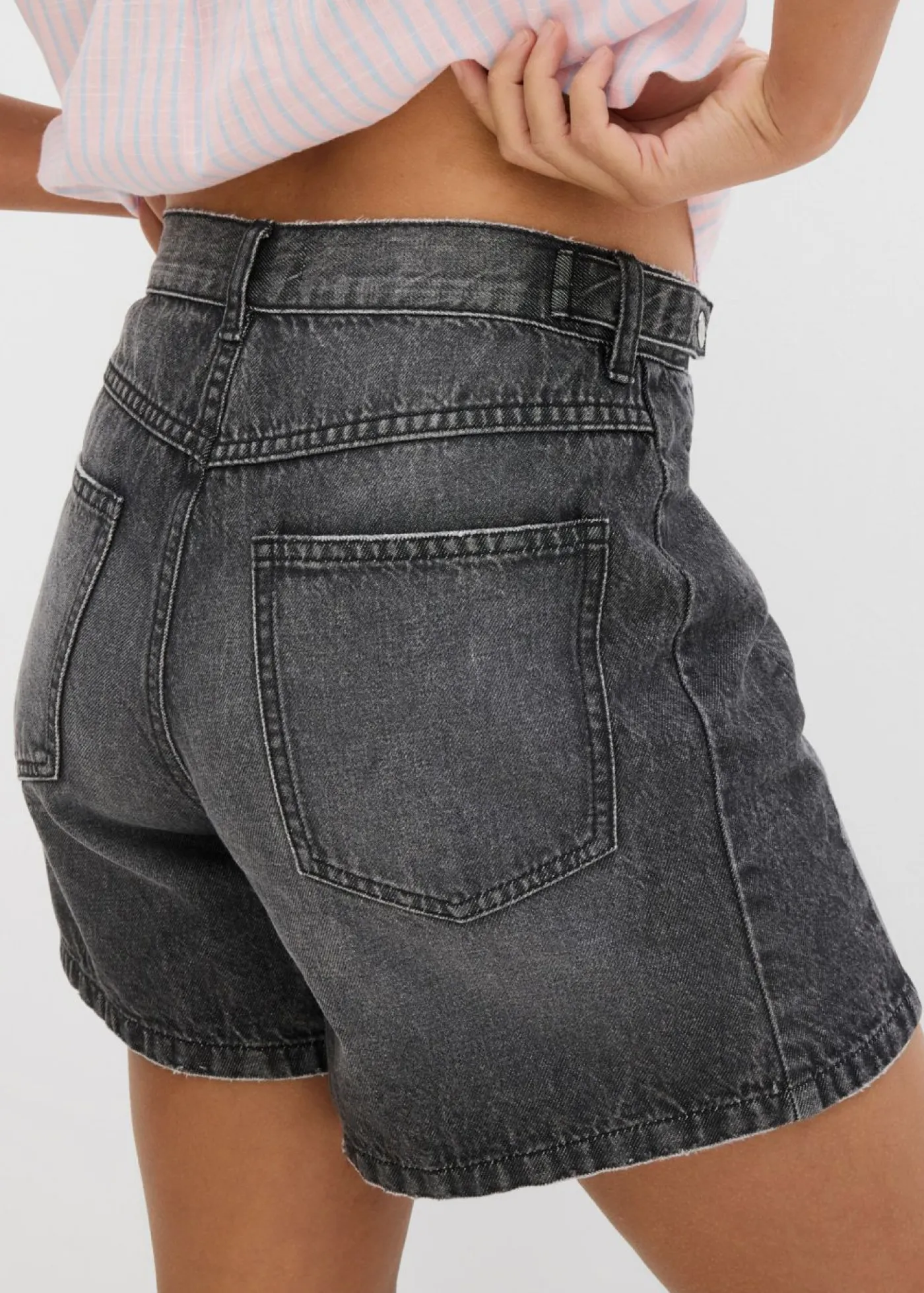 bonprix bonprix Vaqueros cortos poco elásticos con talle medio negro denim usado Best