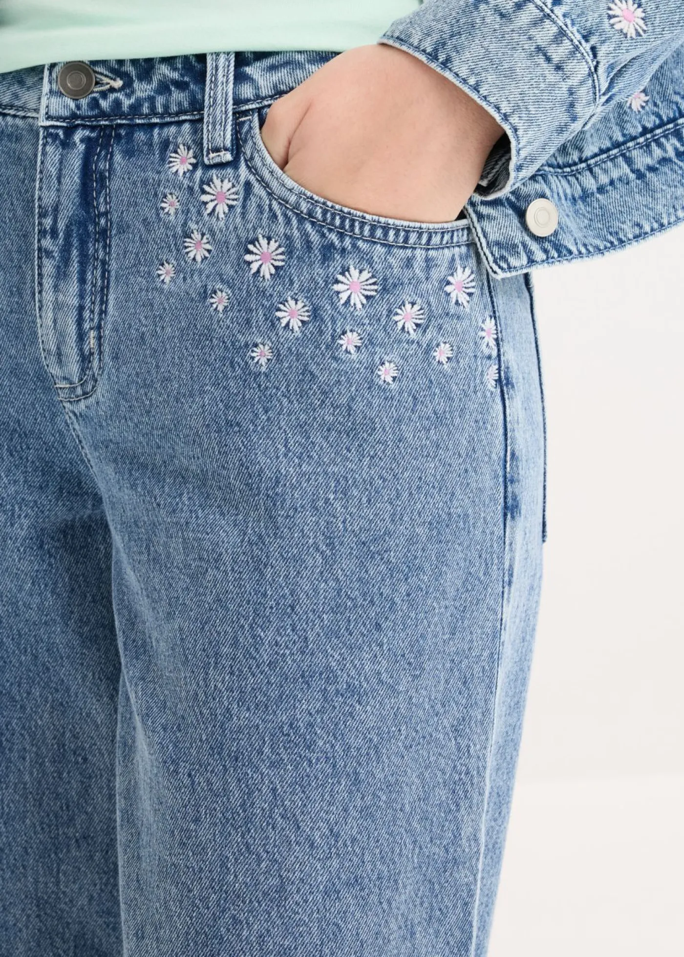 bonprix bonprix Vaqueros de algodón con talle medio y perneras anchas Denim claro desgastado