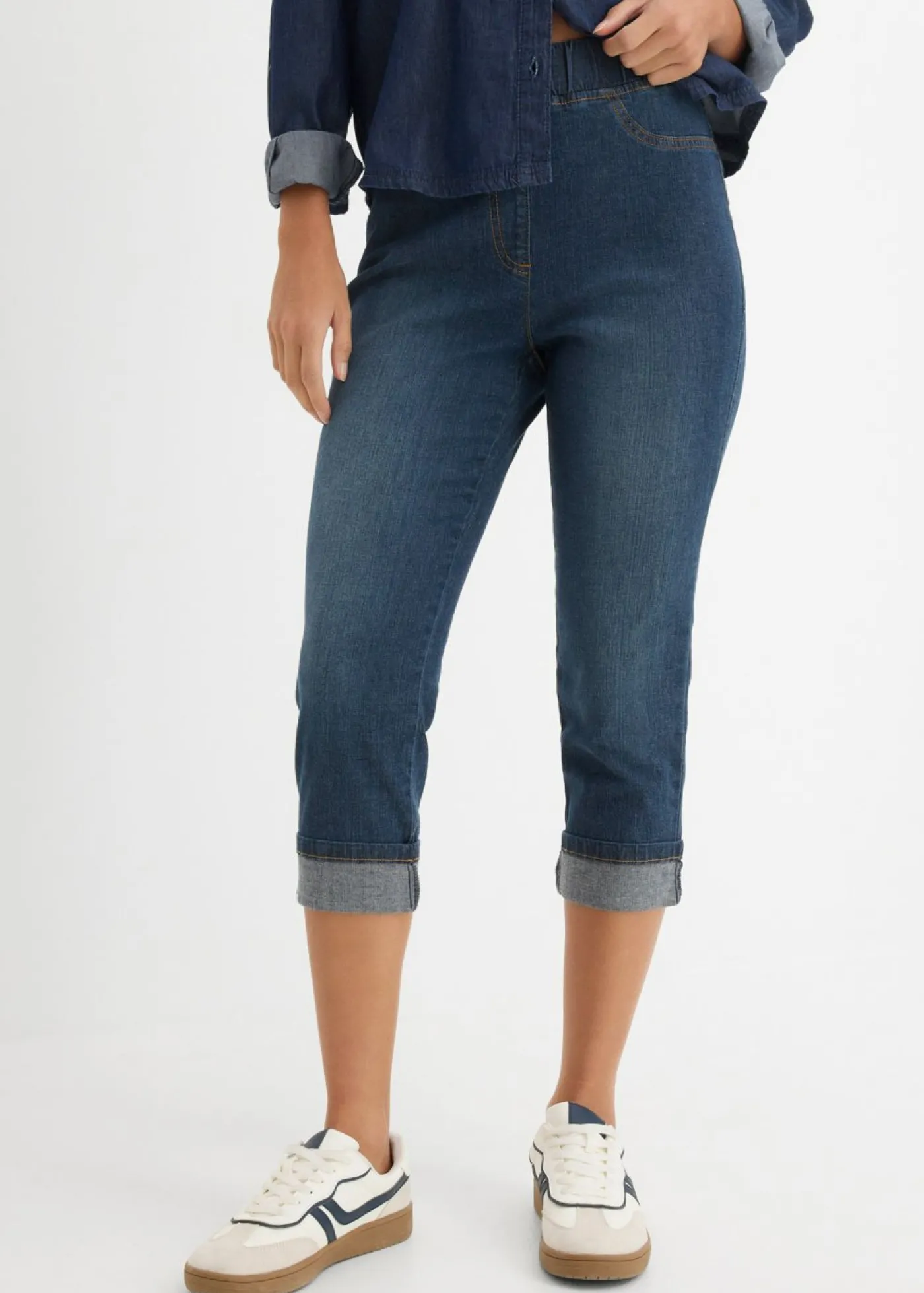 bonprix bonprix Vaqueros de algodón con talle medio y corte slim Azul oscuro vaquero Clearance