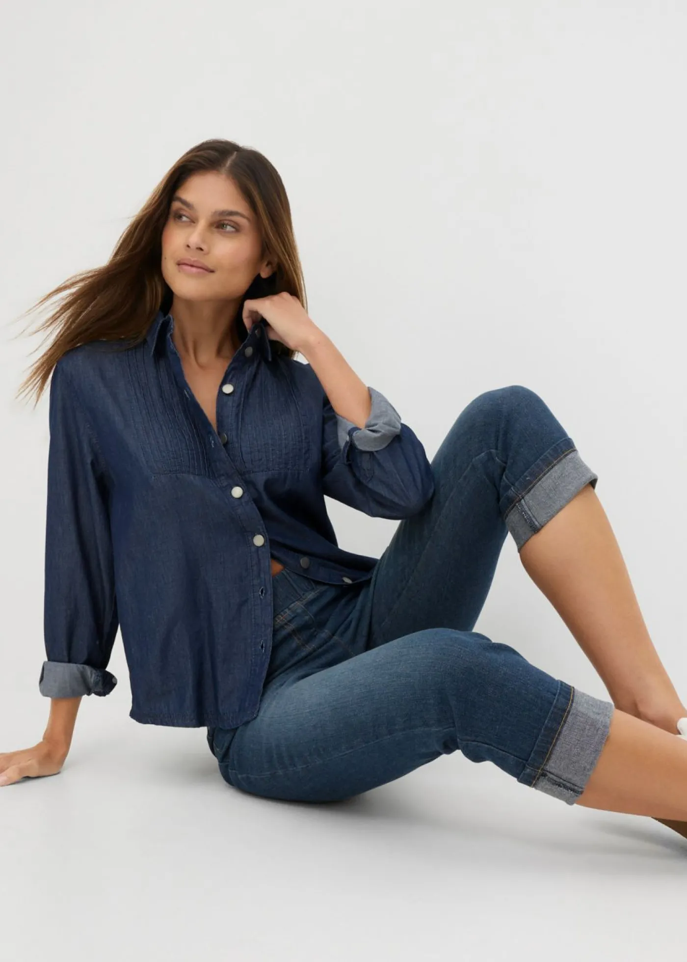bonprix bonprix Vaqueros de algodón con talle medio y corte slim Azul oscuro vaquero Clearance
