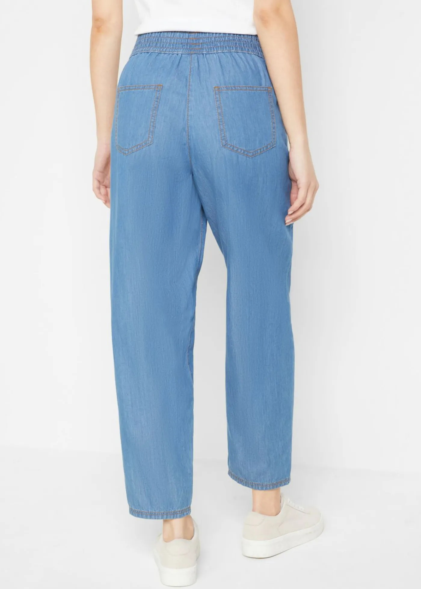 bonprix bonprix Vaqueros de algodón orgánico con talle alto y corte mom azul claro denim New