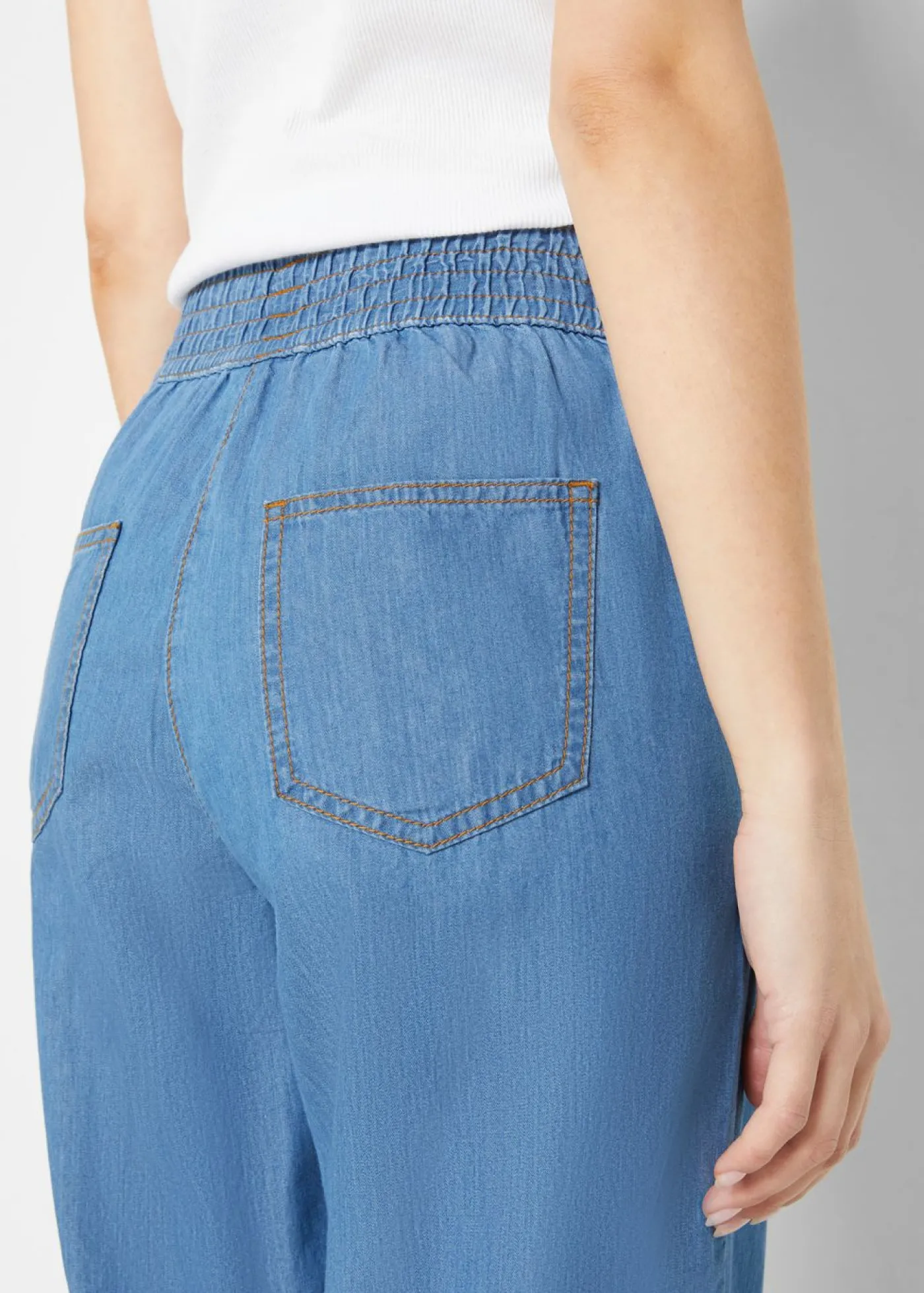 bonprix bonprix Vaqueros de algodón orgánico con talle alto y corte mom azul claro denim New