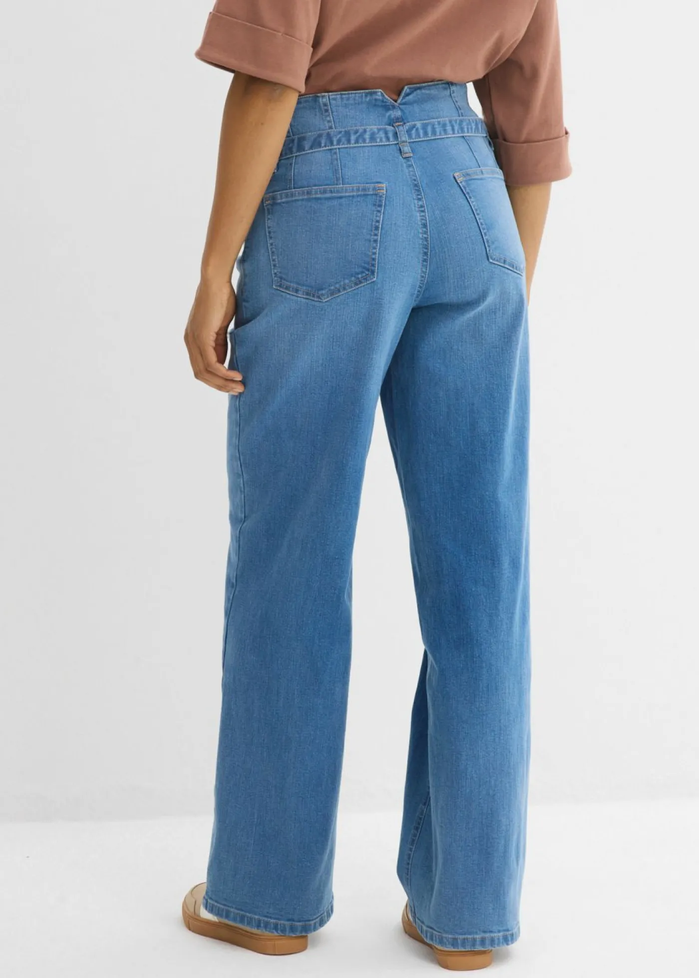 bonprix bonprix Vaqueros de algodón orgánico con perneras recta y talle alto azul claro denim usado New