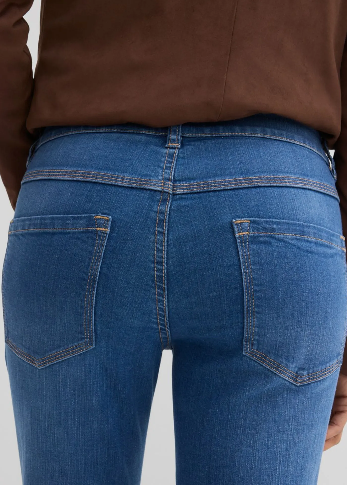 bonprix bonprix Vaqueros de algodón orgánico con corte slim y talle medio Azul piedra usado New
