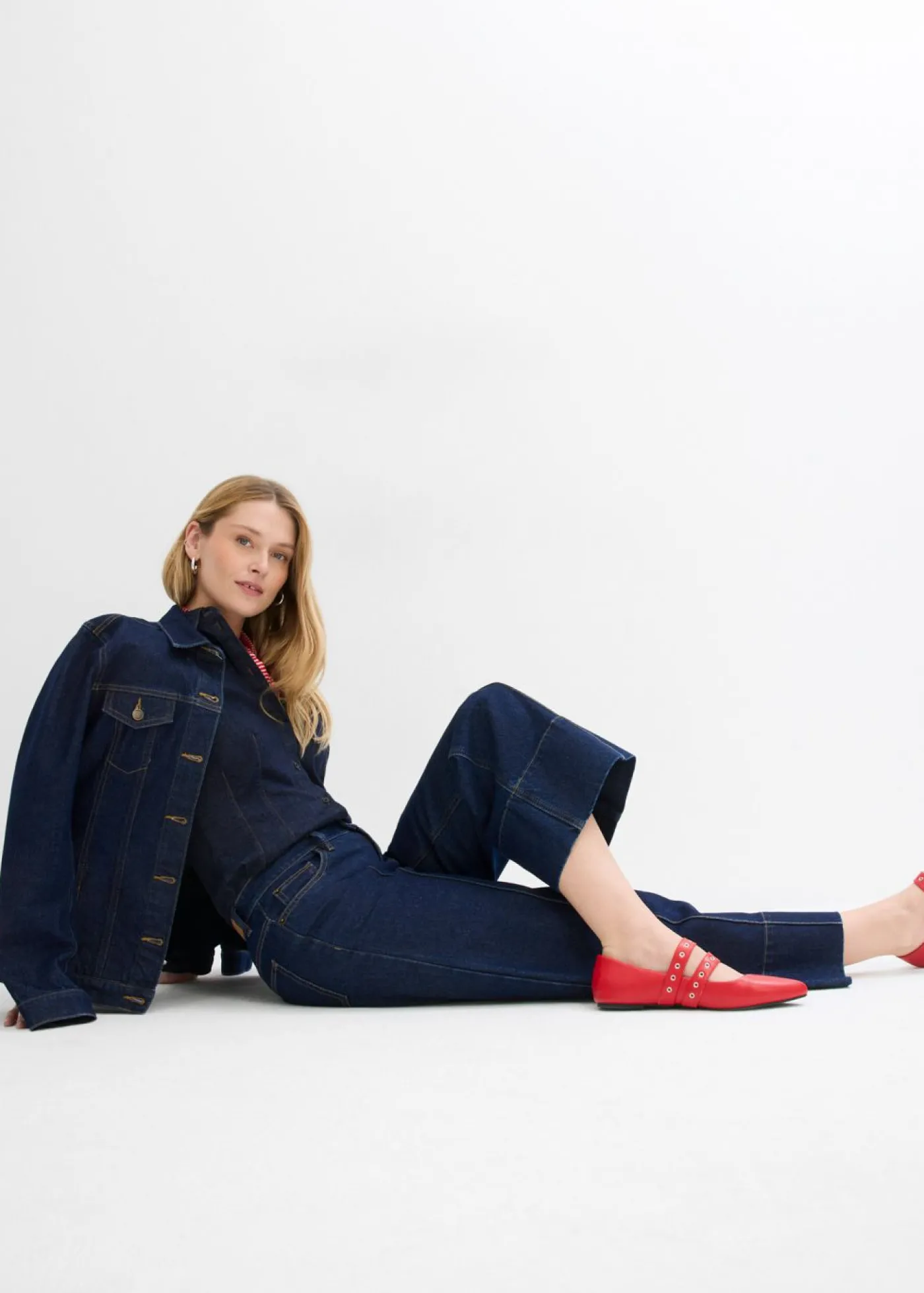 bonprix bonprix Vaqueros de pierna ancha, tiro medio y largo acortado Azul oscuro denim