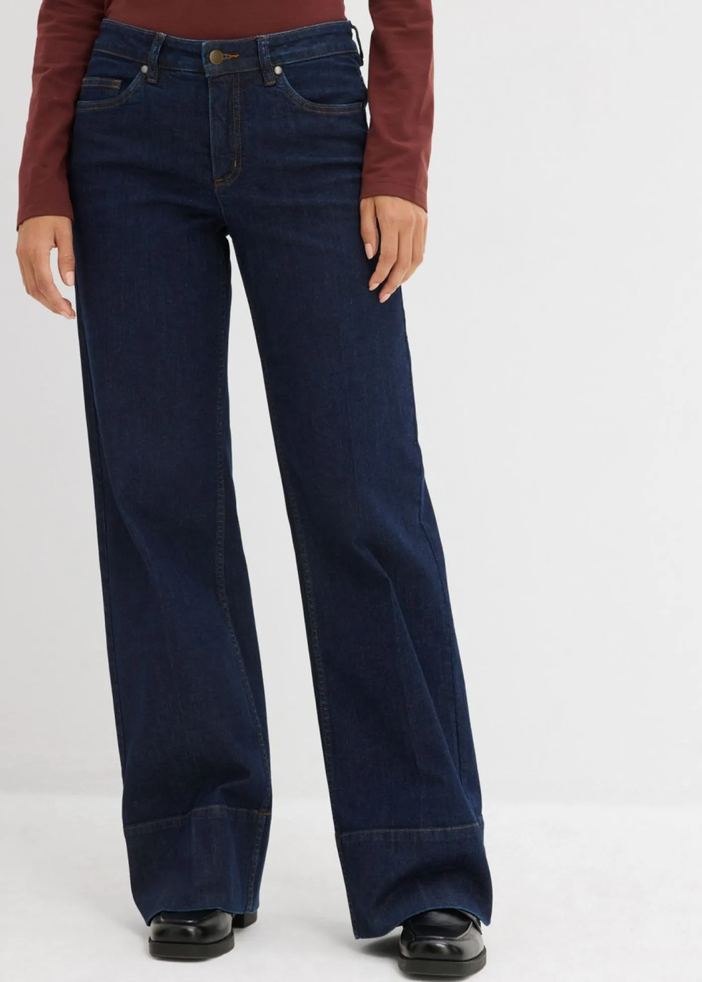 bonprix bonprix Vaqueros de talle medio de algodón orgánico con perneras anchas Azul oscuro denim Sale