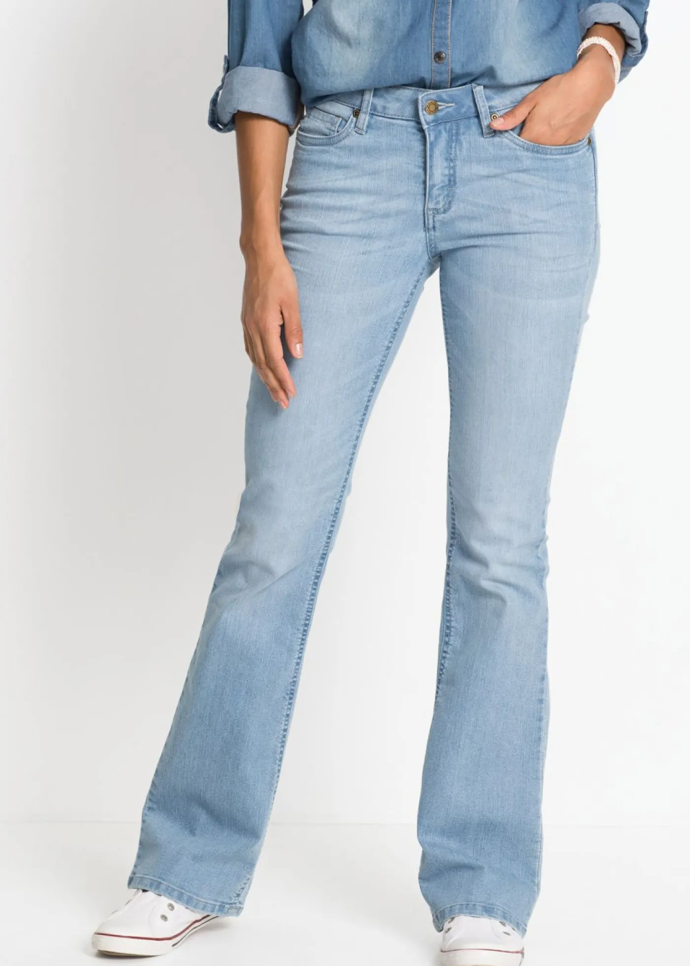 bonprix bonprix Vaqueros elásticos con corte bootcut y talle medio azul claro denim usado