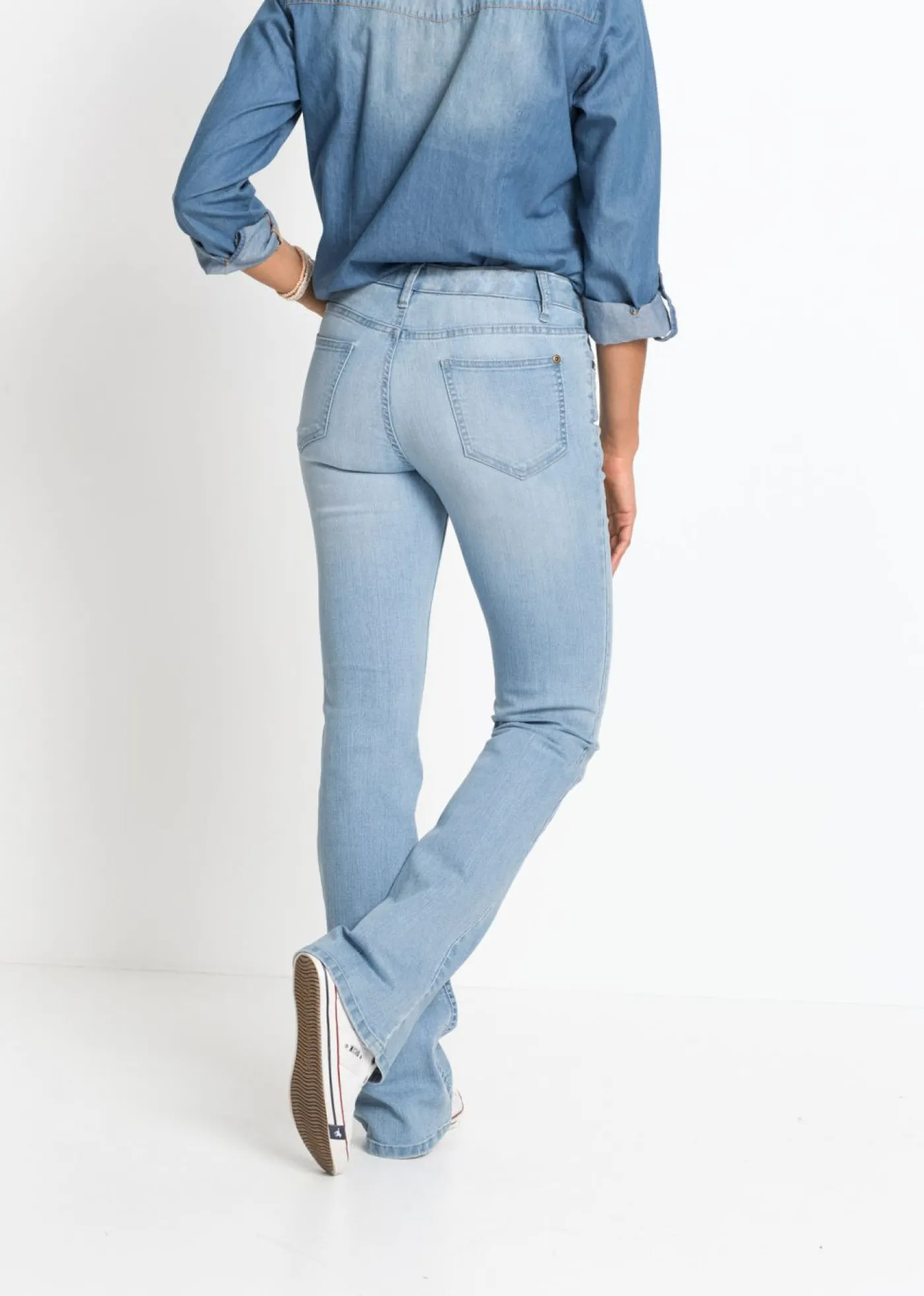 bonprix bonprix Vaqueros elásticos con corte bootcut y talle medio azul claro denim usado