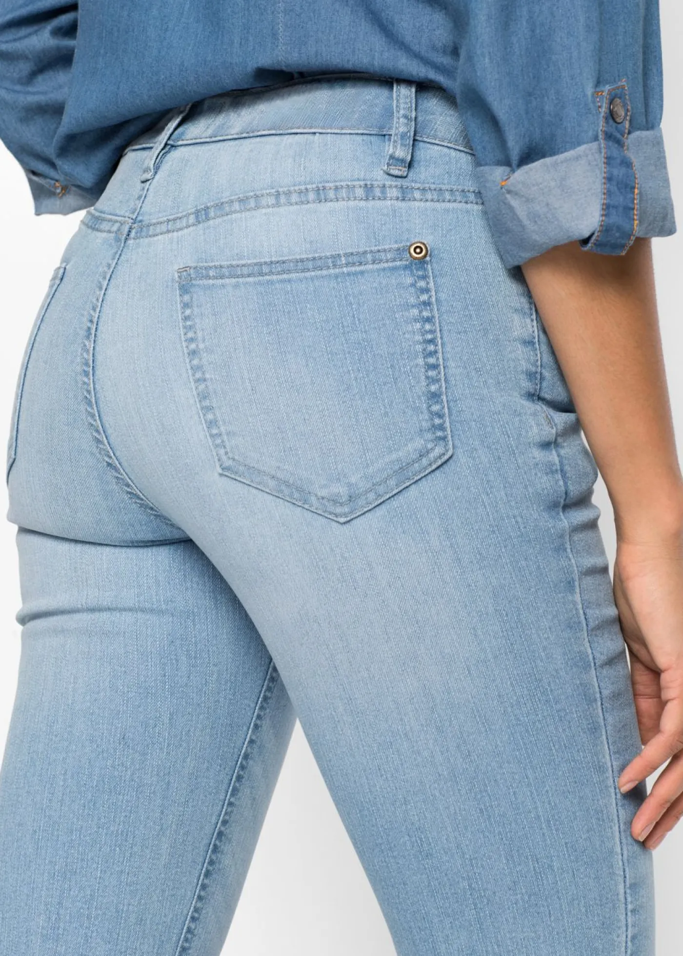 bonprix bonprix Vaqueros elásticos con corte bootcut y talle medio azul claro denim usado