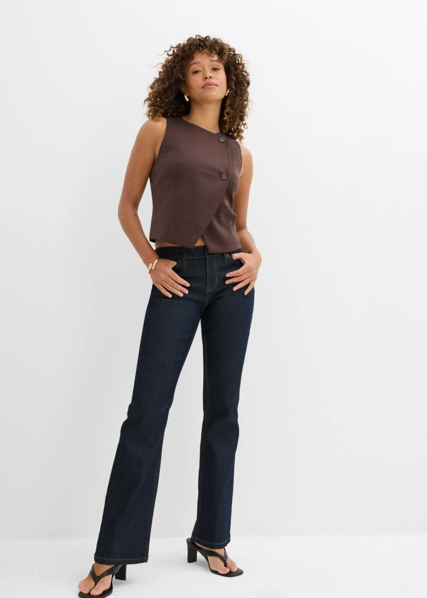 bonprix bonprix Vaqueros elásticos con corte bootcut y talle medio Denim azul almirante sin lavar Clearance