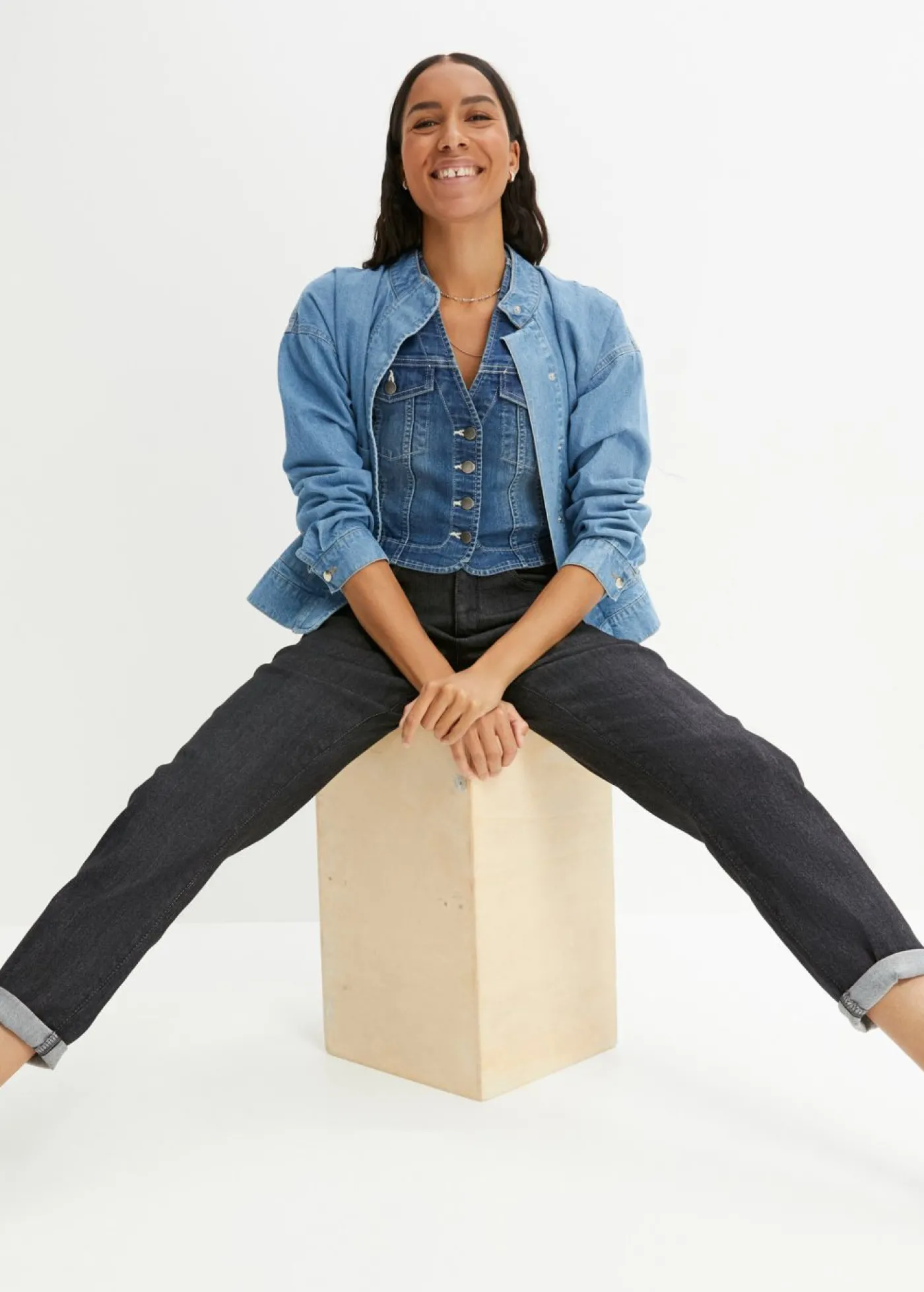bonprix bonprix Vaqueros elásticos de cintura alta y corte mom Denim negro desgastado New
