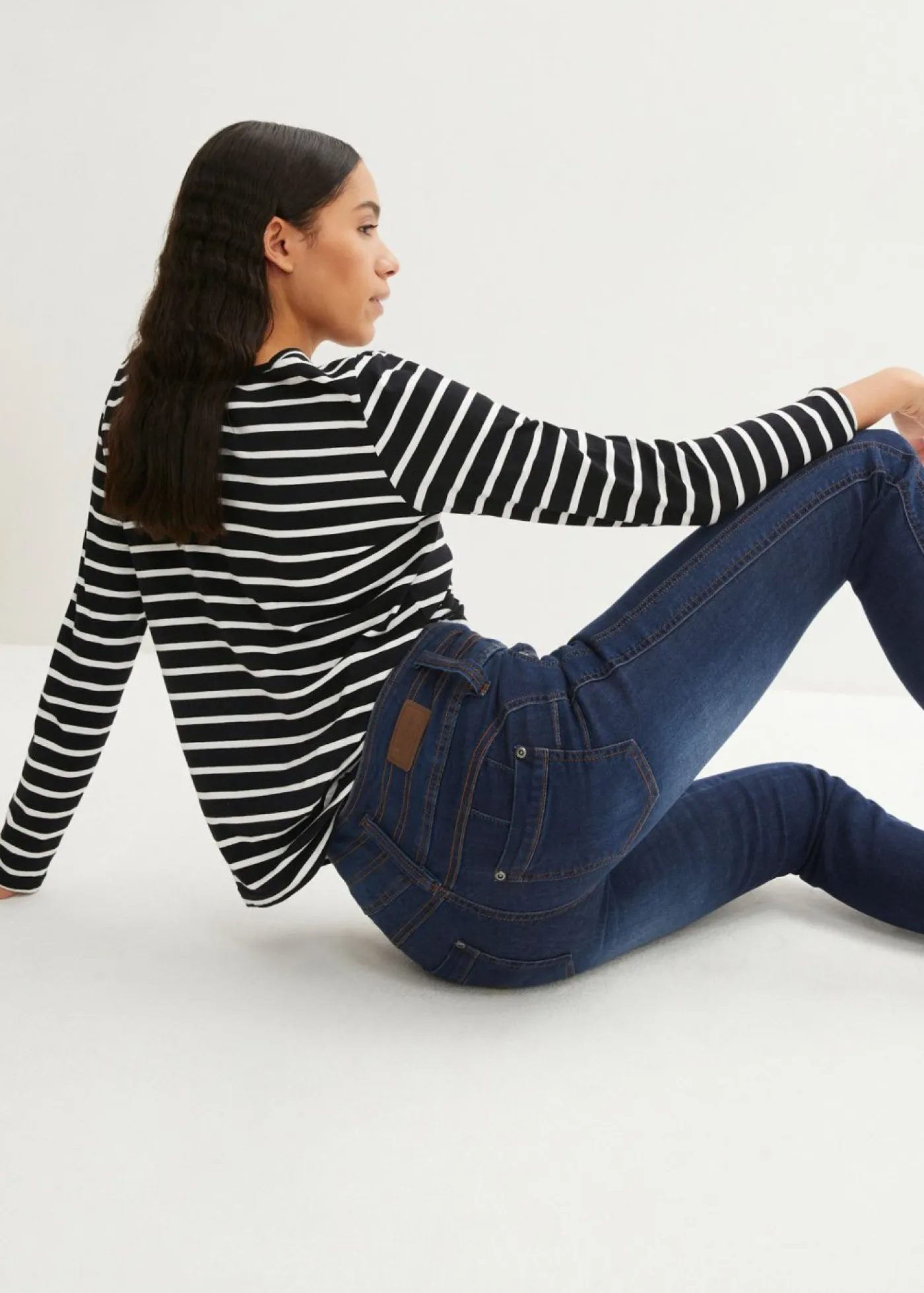 bonprix bonprix Vaqueros moldeadores de talle alto con corte ajustado Azul marino desgastado Hot