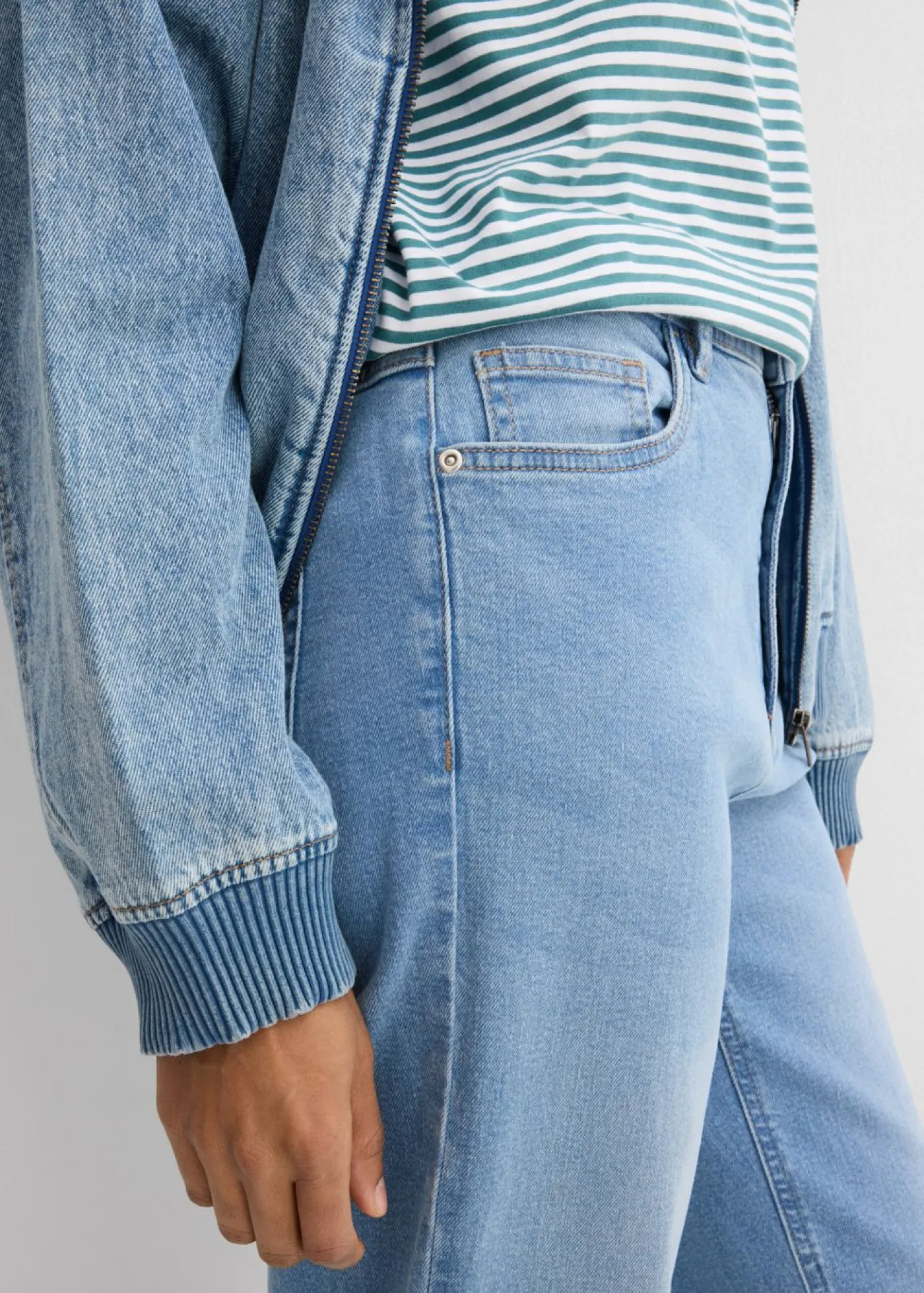 bonprix bonprix Vaqueros mom, high waist, cropped azul claro denim usado Best