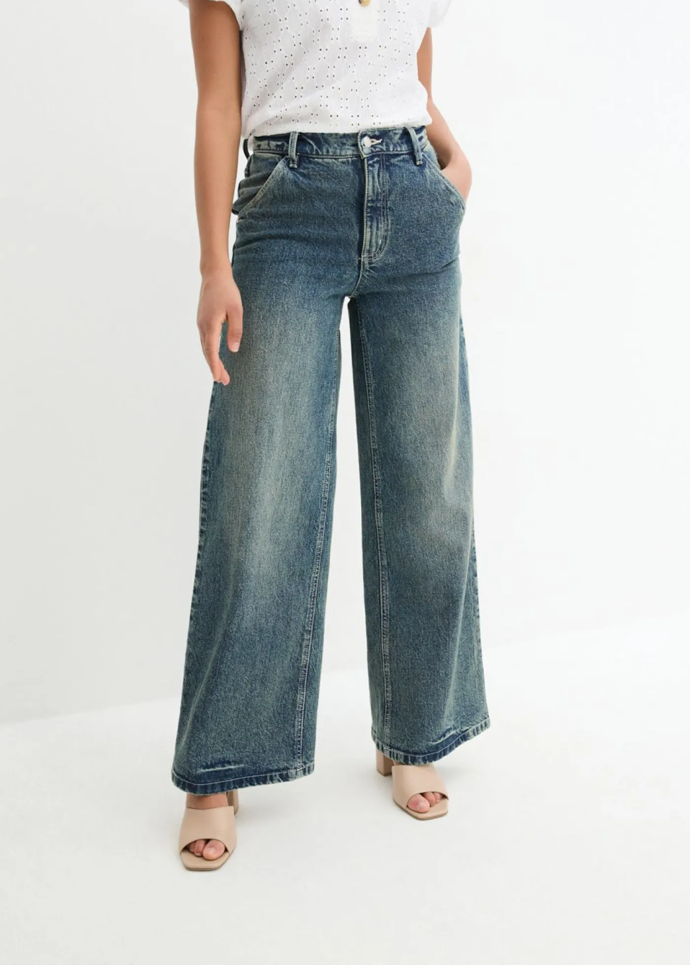 bonprix bonprix Vaqueros poco elásticos de pernera ancha y talle alto Denim desgastado Clearance