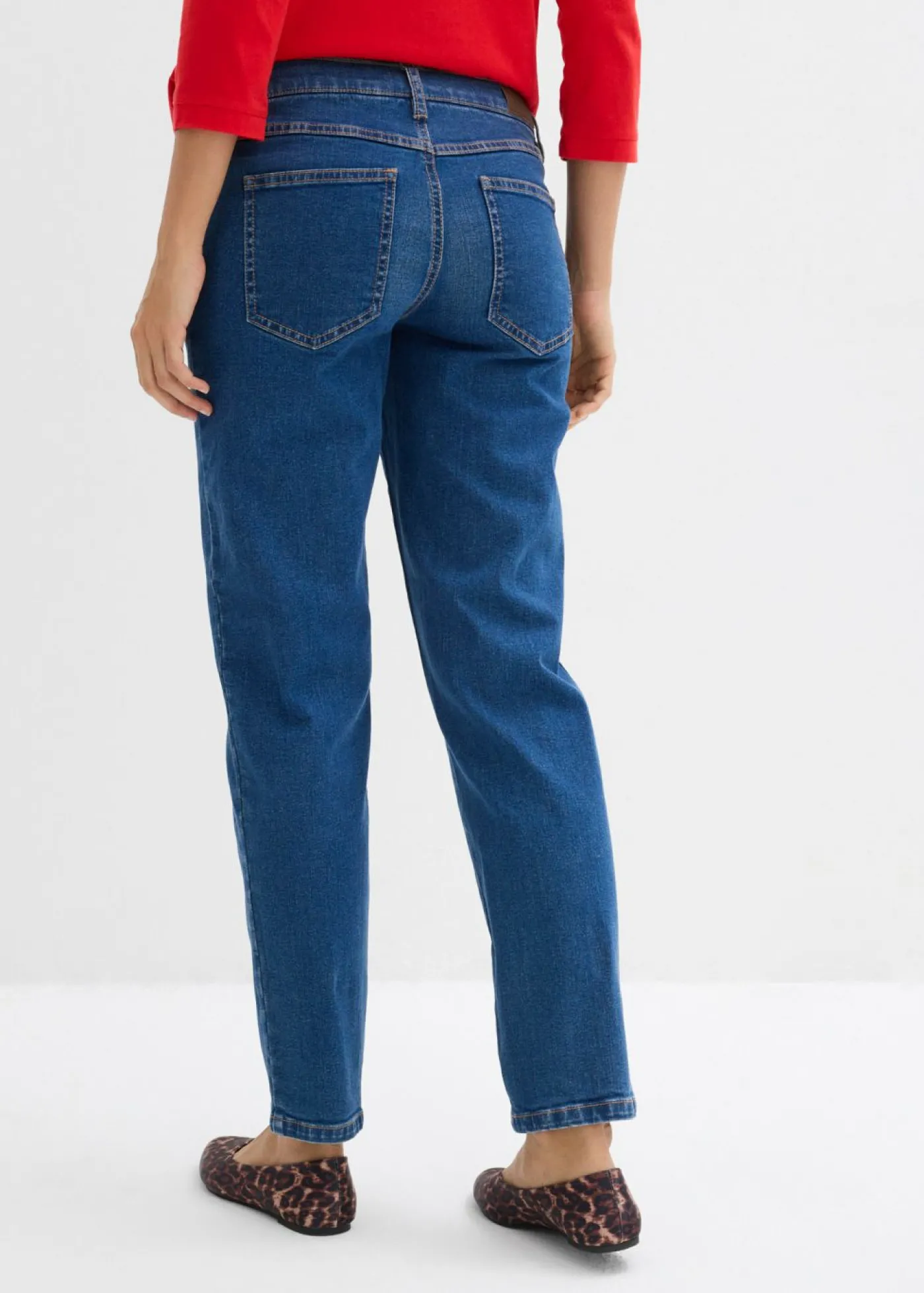 bonprix bonprix Vaqueros premamá hasta el tobillo con corte recto azul claro denim-café con hielo Hot