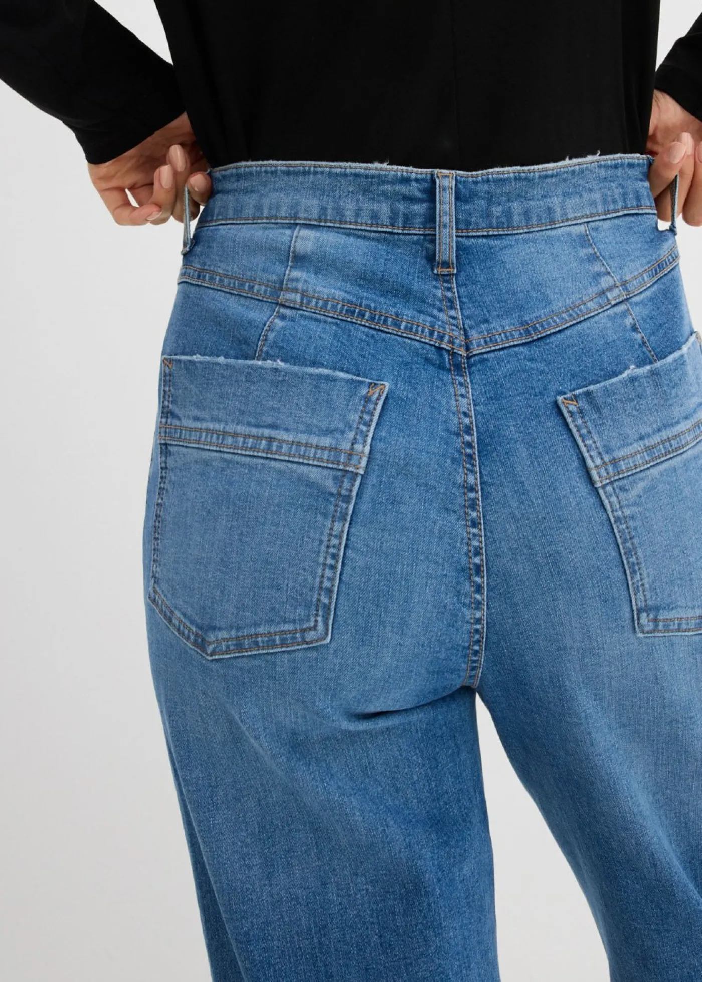 bonprix bonprix Vaqueros rectos de talle alto con dobladillo azul medio denim usado