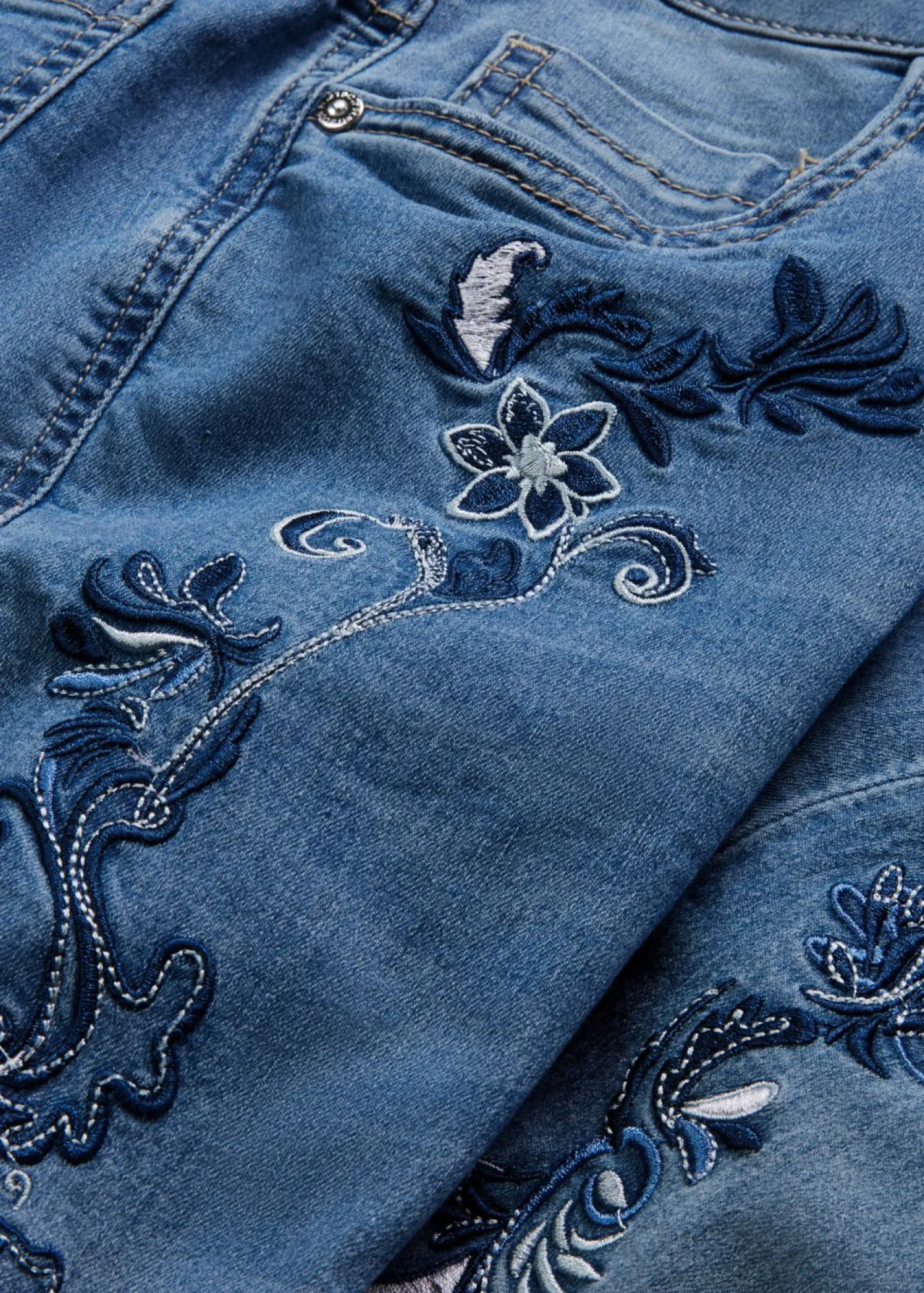 bonprix bonprix Vaqueros slim fit, mid waist, cropped Denim claro de flores New
