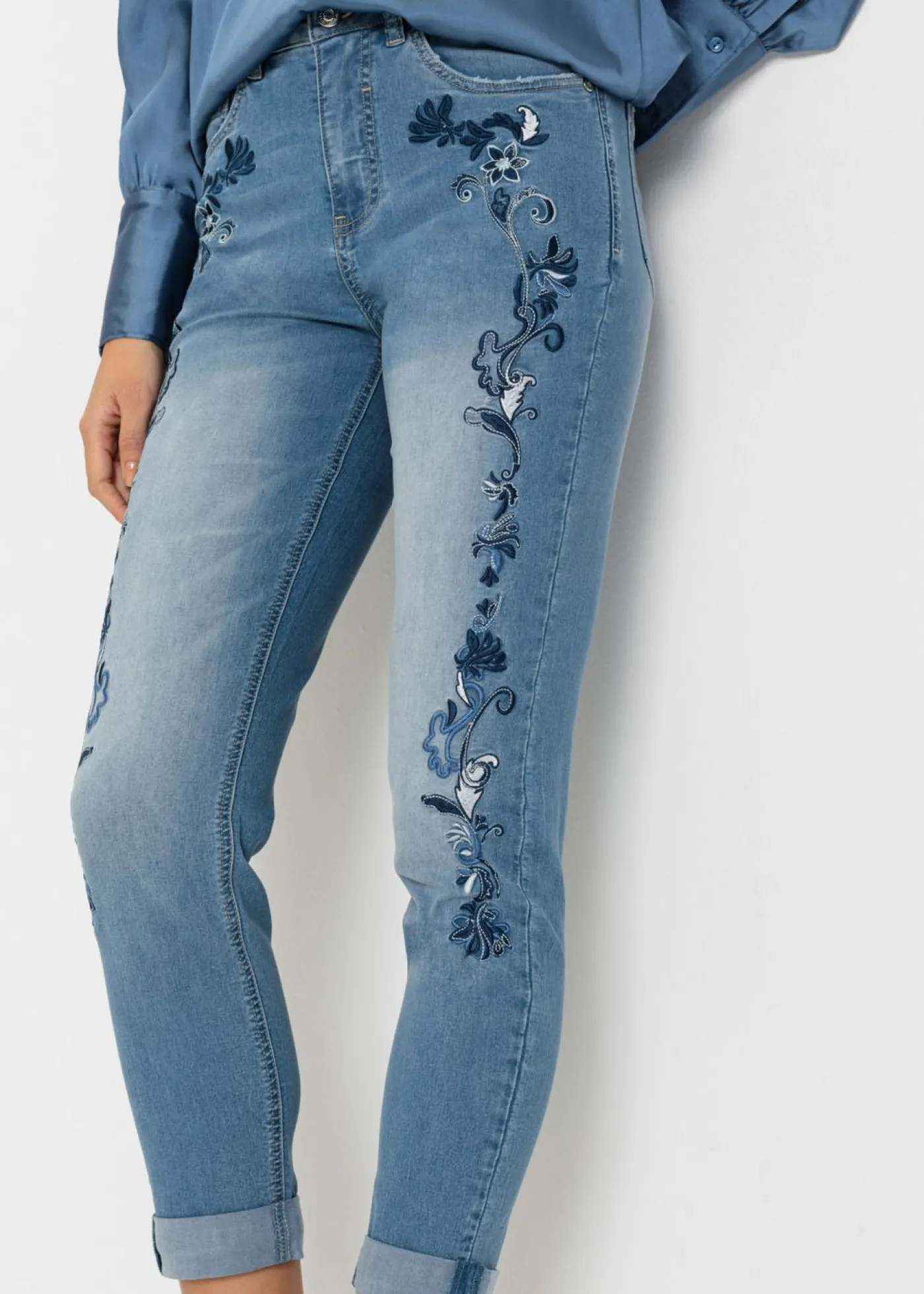 bonprix bonprix Vaqueros slim fit, mid waist, cropped Denim claro de flores New