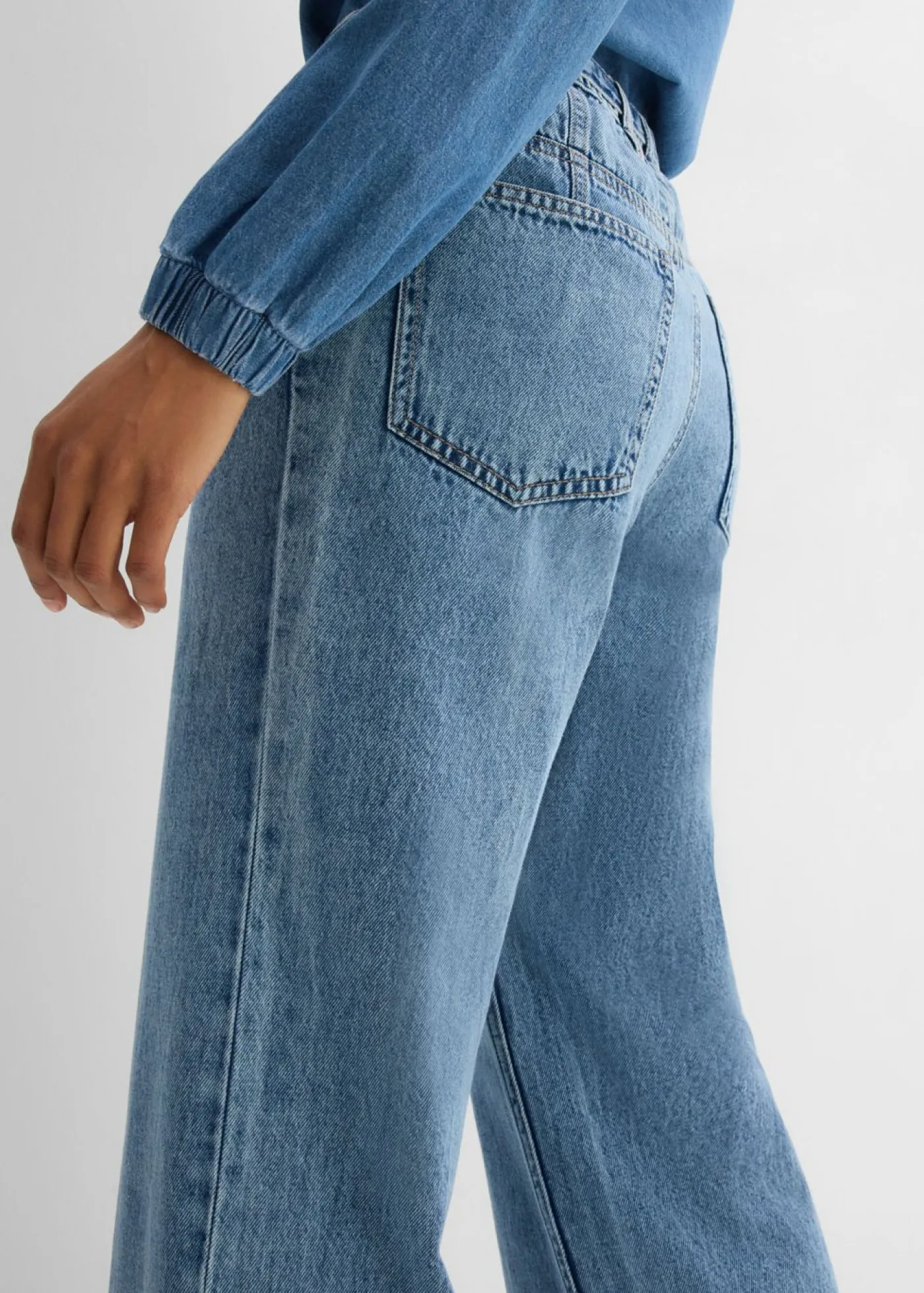 bonprix bonprix Vaqueros straight, loose, mid waist, de algodón azul claro denim usado New