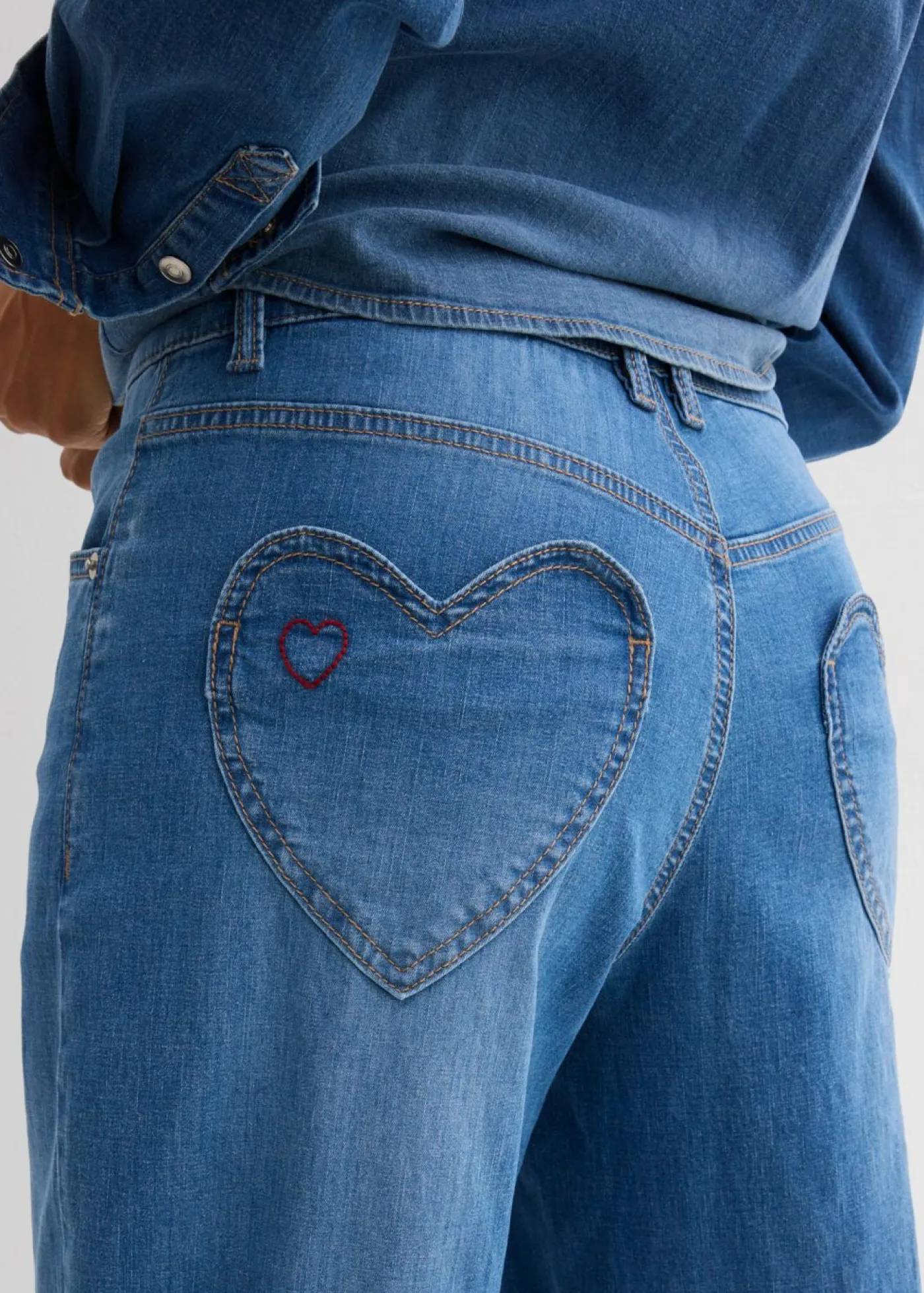 bonprix bonprix Vaqueros tipo barrel de talle alto azul claro denim usado Outlet