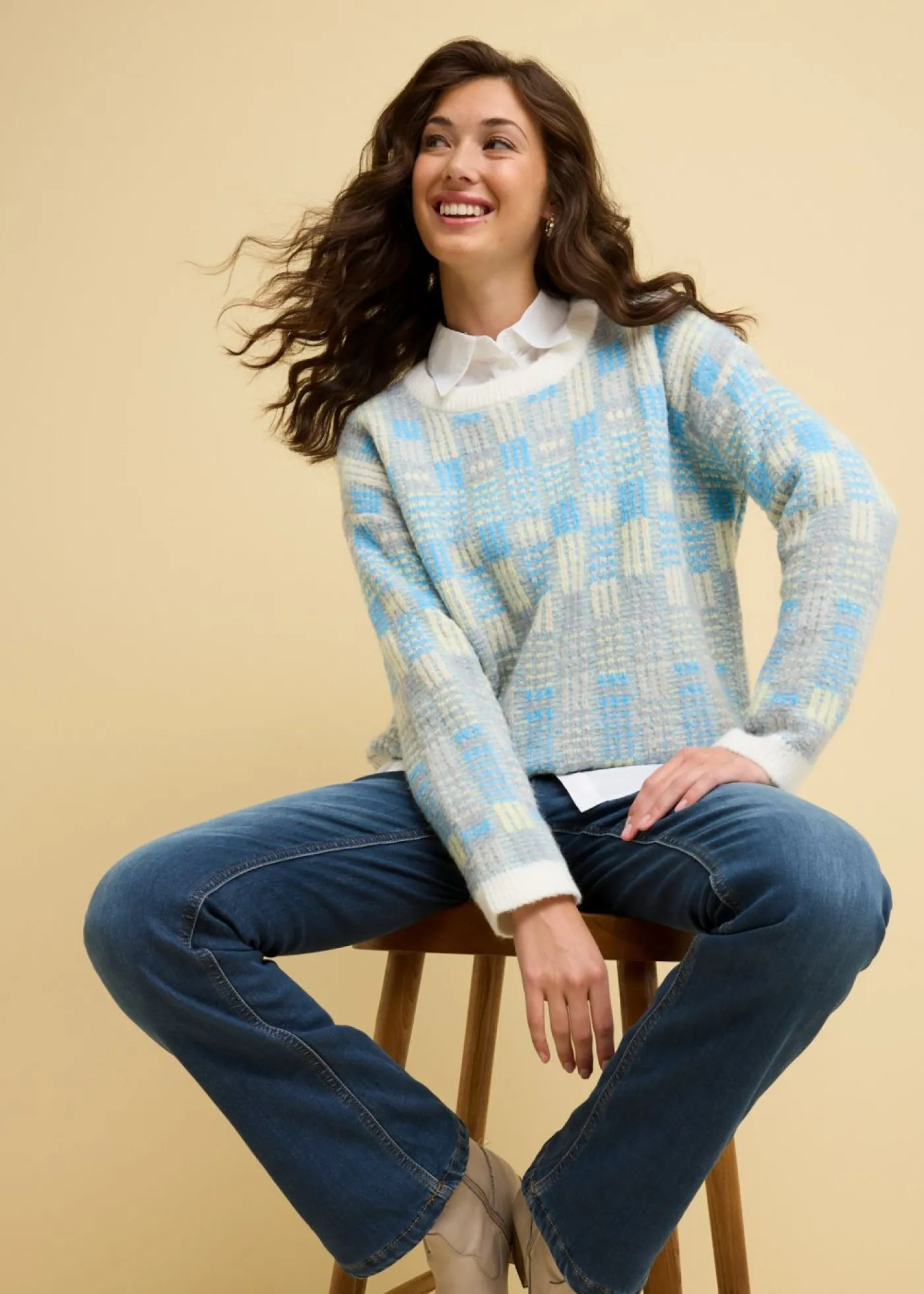 bonprix bonprix Vaqueros térmicos de talle alto con corte bootcut Azul marino desgastado Clearance