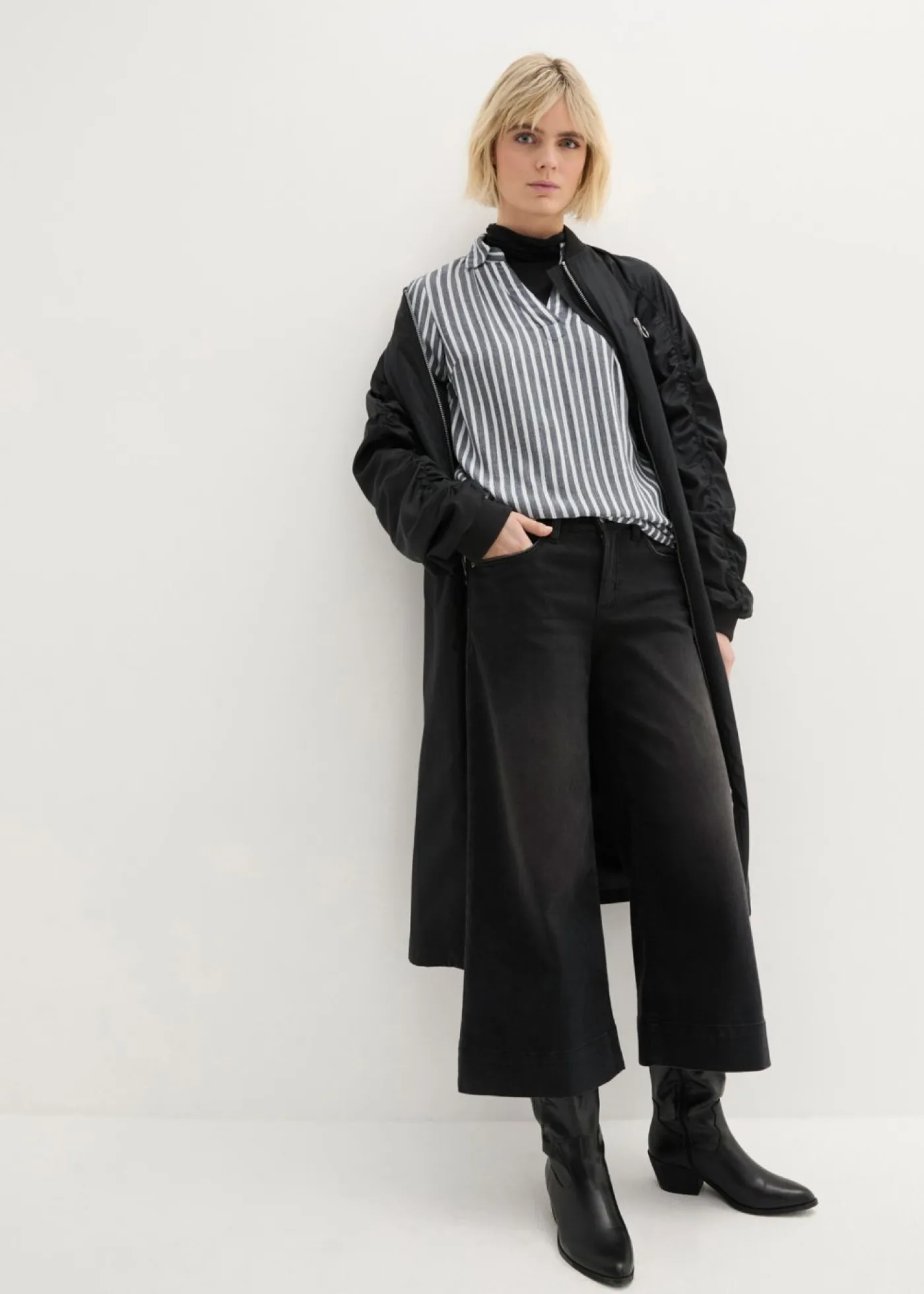 bonprix bonprix Vaqueros ultrasuaves de corte capri, culotte Denim negro desgastado Outlet