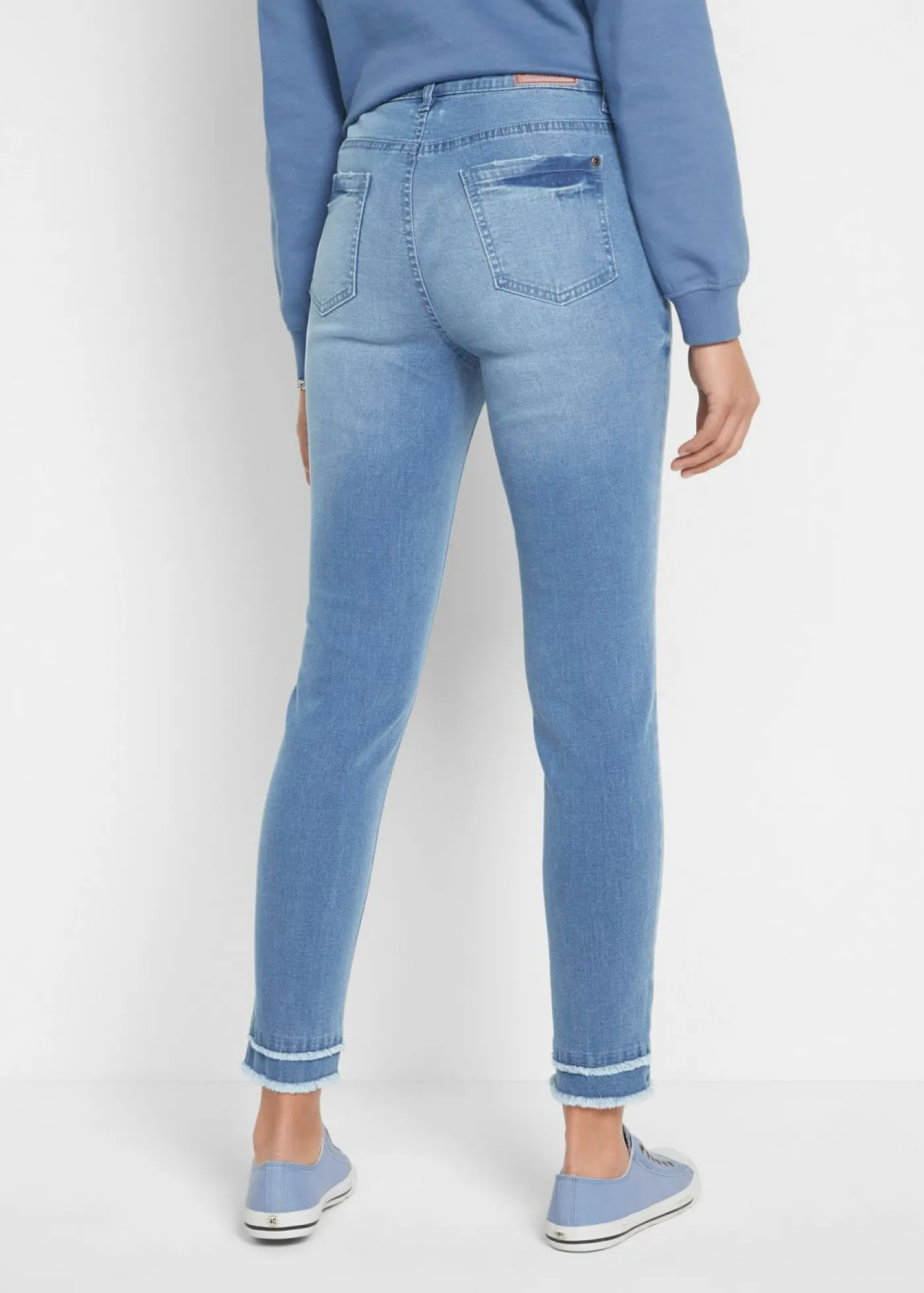 bonprix bonprix Vaqueros ultrasuaves de corte capri Denim claro desgastado Sale