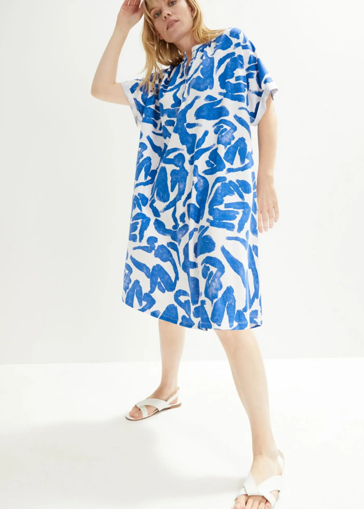 bonprix bonprix Vestido Azul zafiro-blanco estampado Online