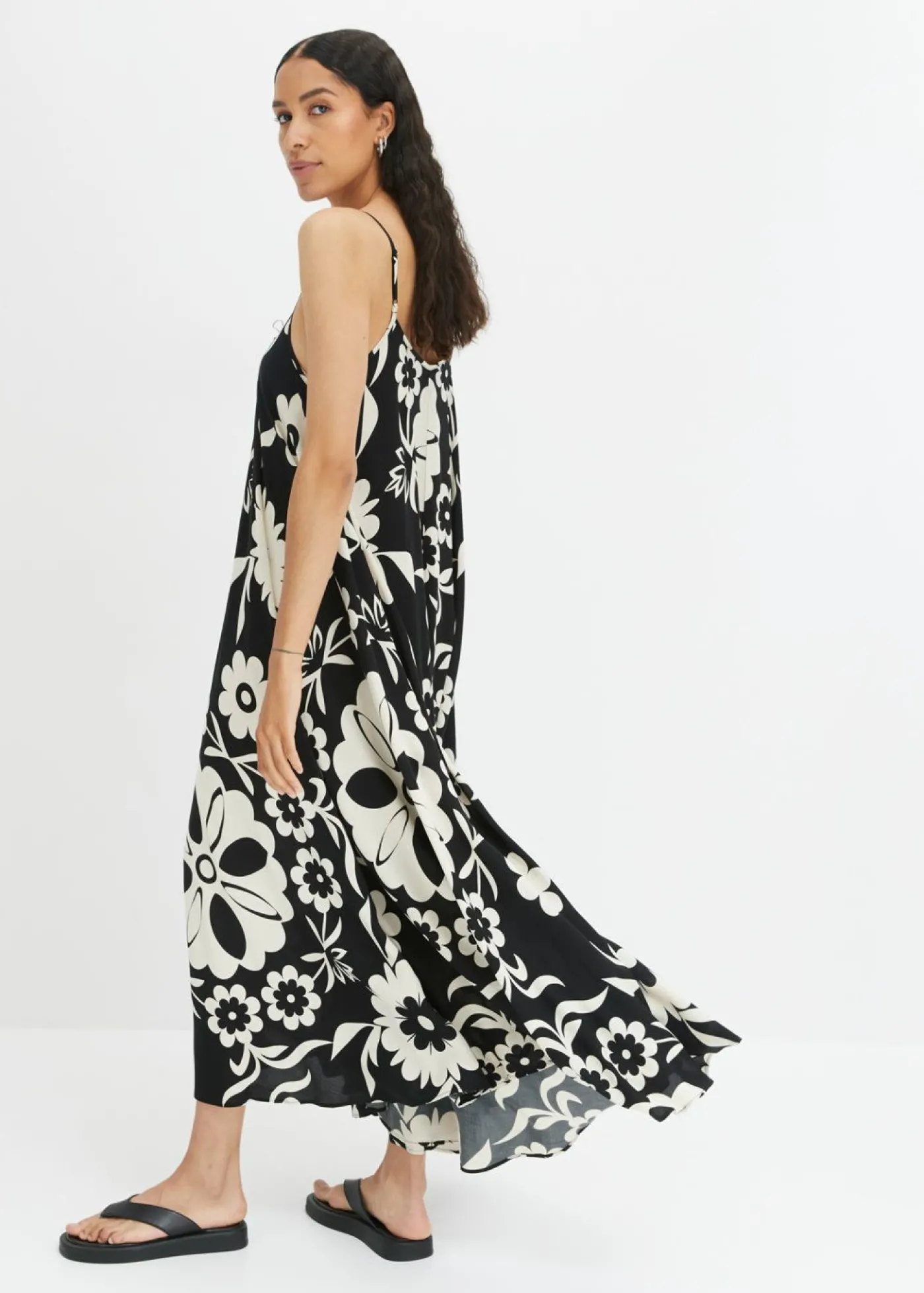 bonprix bonprix Vestido ancho de tirantes de viscosa fluida Negro Sale