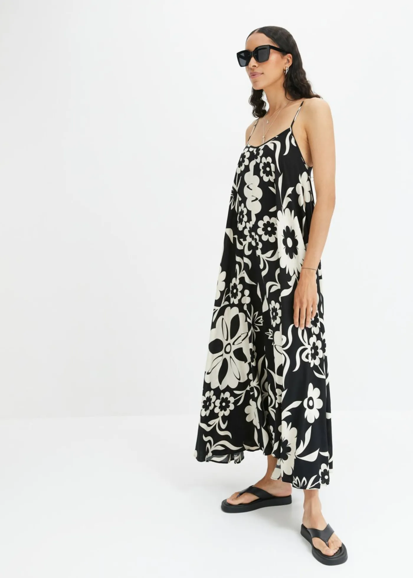 bonprix bonprix Vestido ancho de tirantes de viscosa fluida Negro Sale