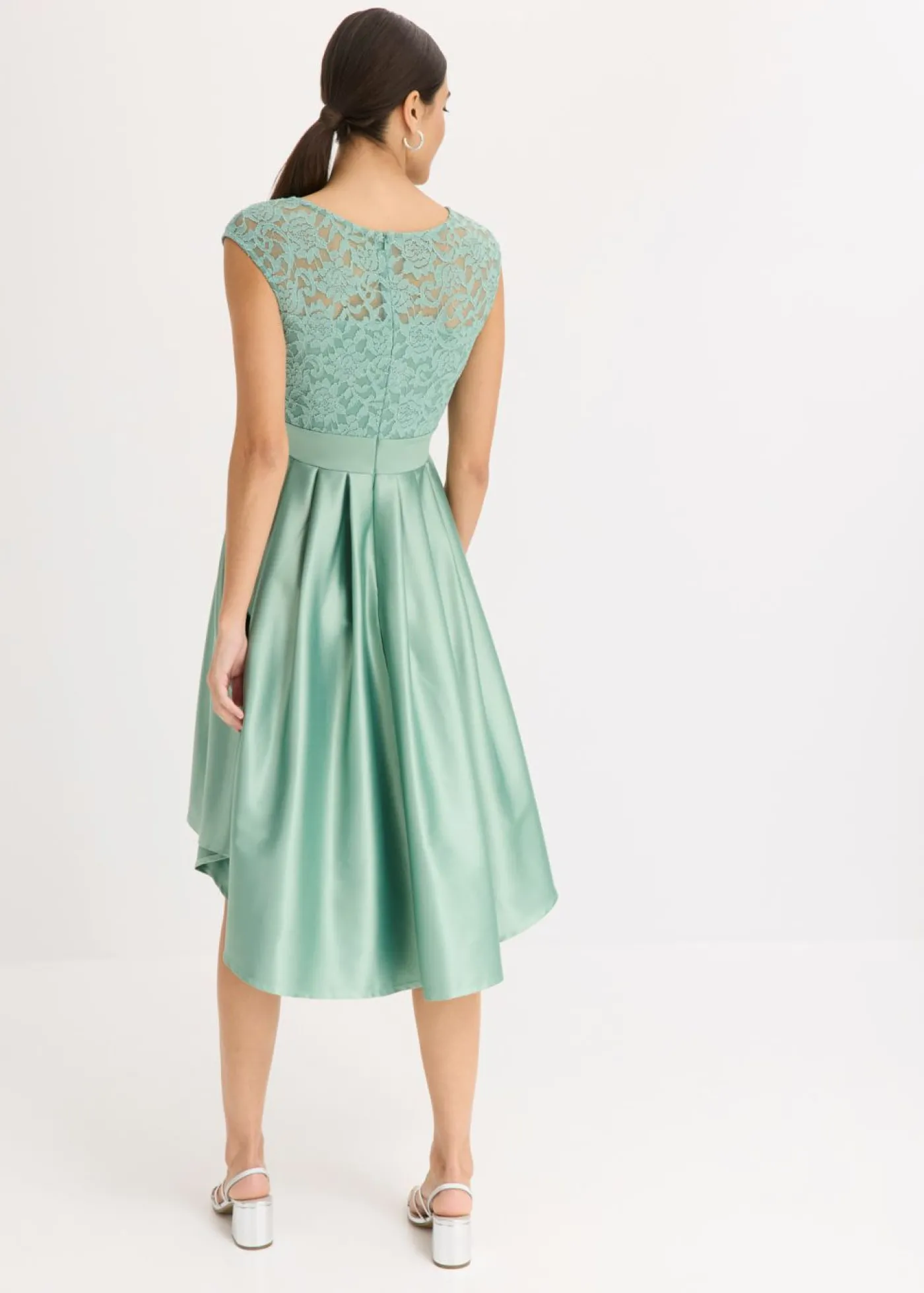 bonprix bonprix Vestido asimétrico de satén brillante con encaje Verde pastel Online