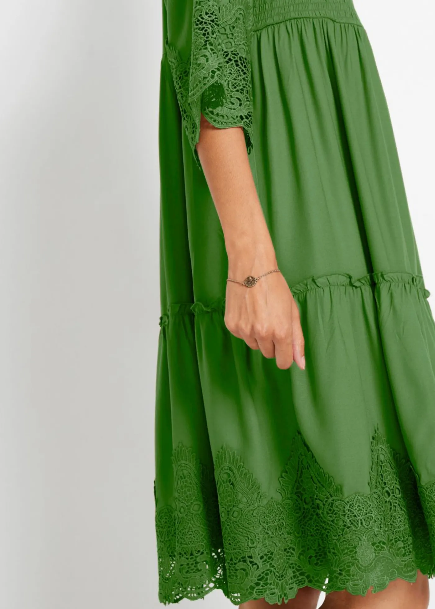 bonprix bonprix Vestido camisero con encaje verde cactus New