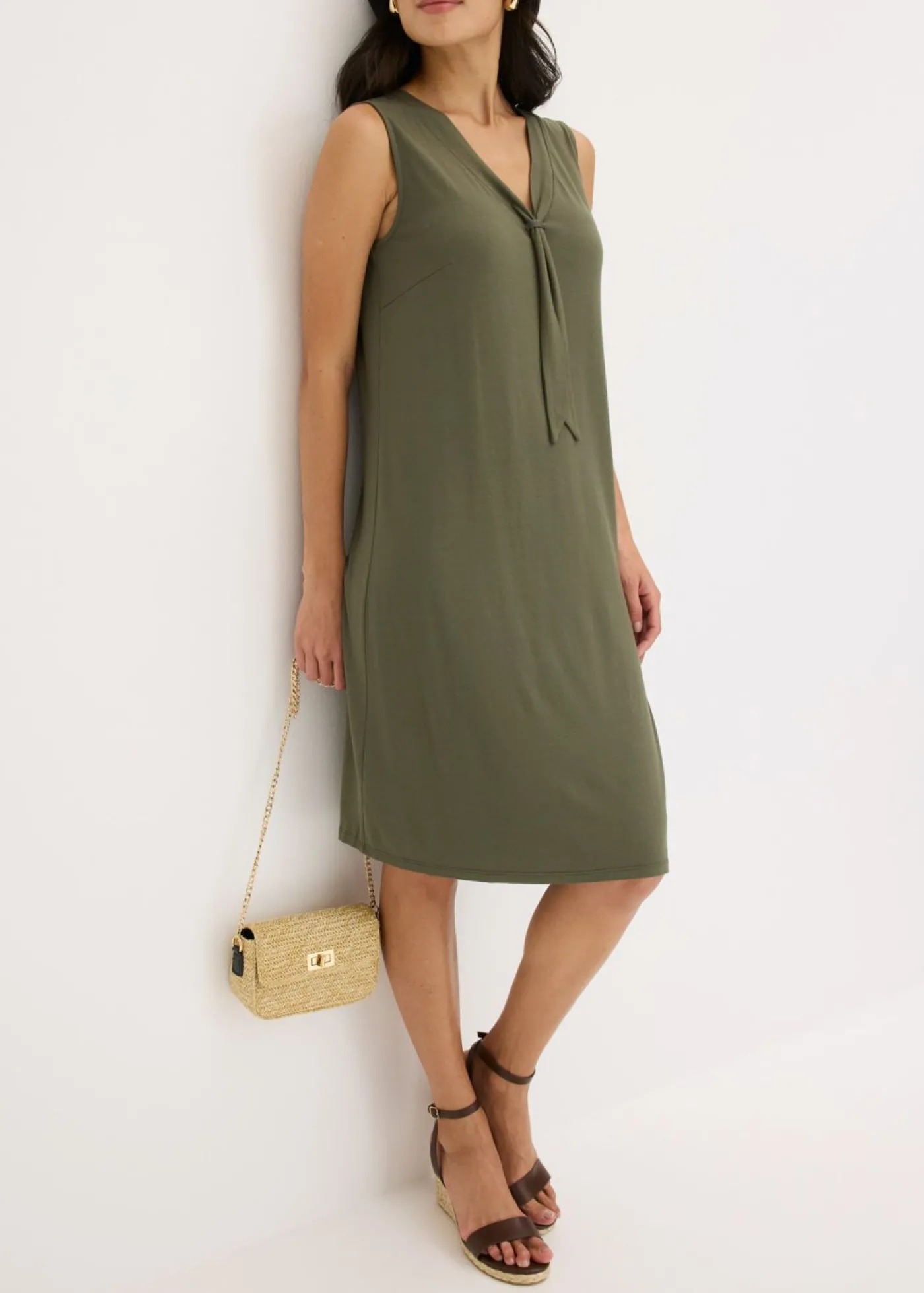 bonprix bonprix Vestido camisero con lazo Verde oliva oscuro Hot