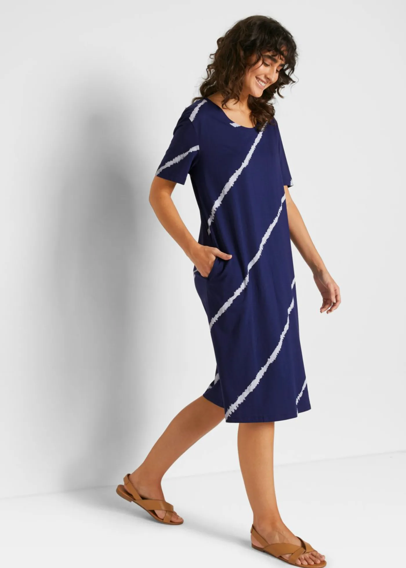 bonprix bonprix Vestido camisero de algodón orgánico hasta la rodilla con bolsillos y línea en A azul medianoche./blanco estampado Clearance