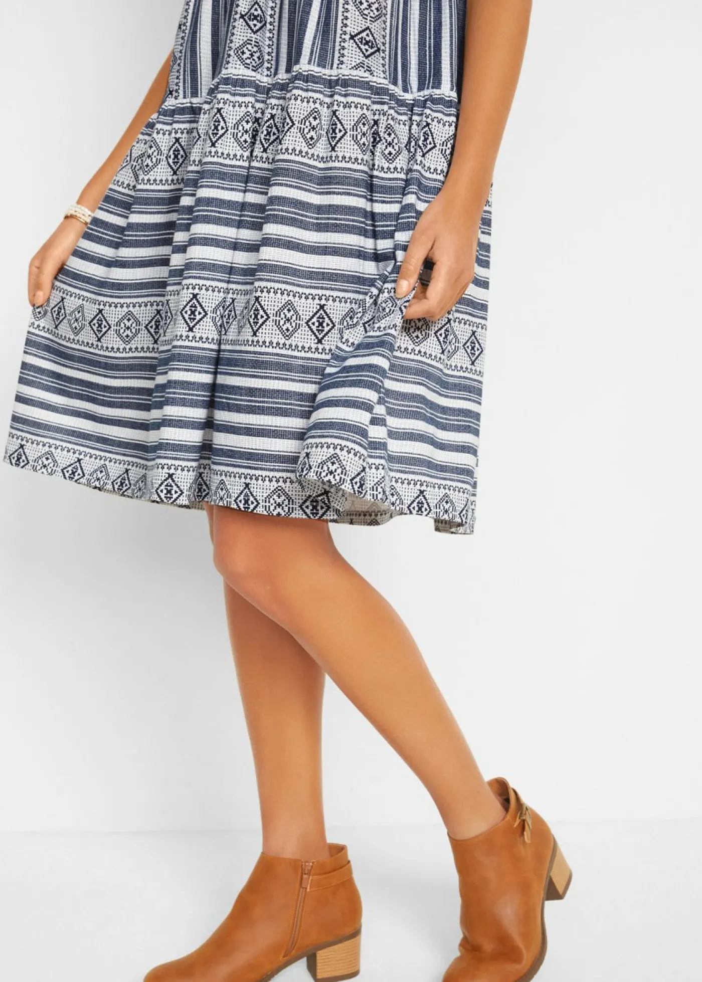 bonprix bonprix Vestido camisero de mezcla de viscosa fluida blanco-azul marino Clearance