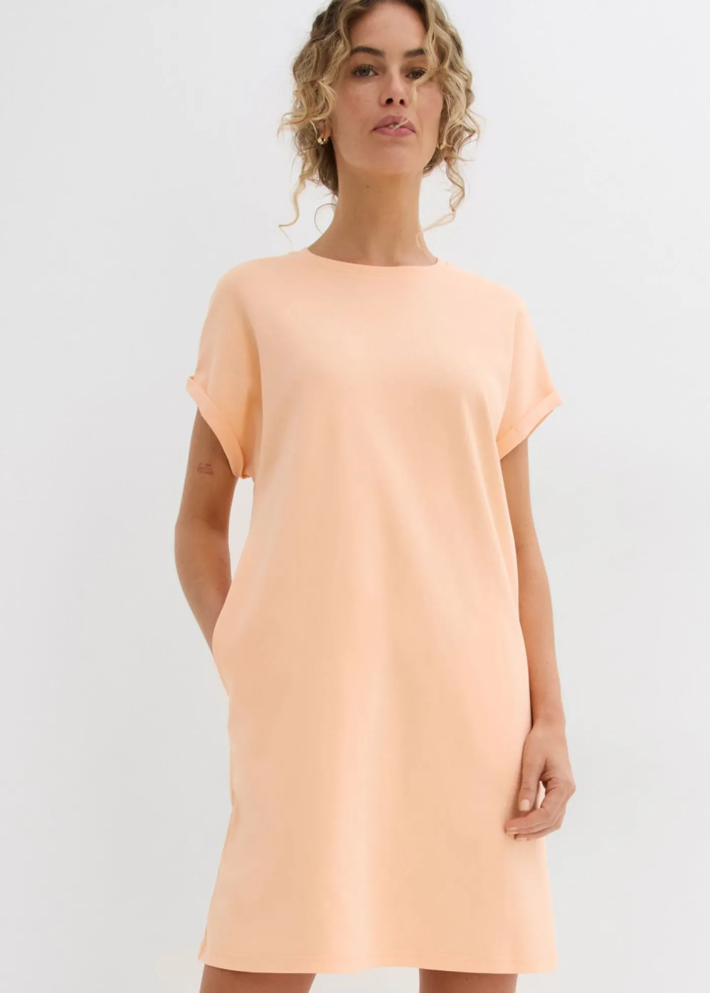 bonprix bonprix Vestido camisero de tejido interlock resistente Melocotón Best