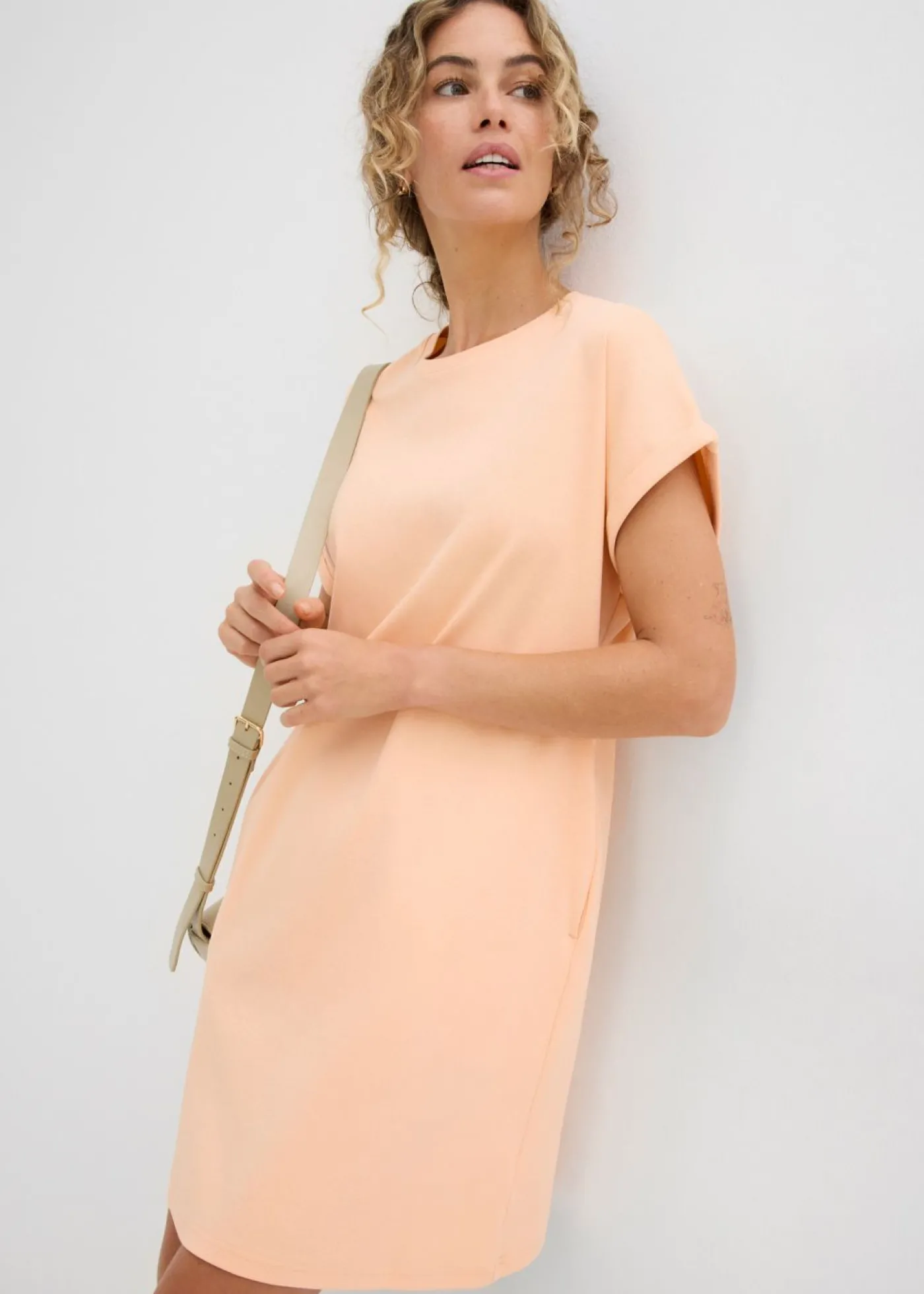 bonprix bonprix Vestido camisero de tejido interlock resistente Melocotón Best