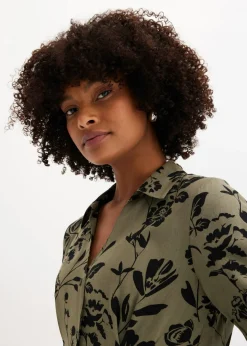 bonprix bonprix Vestido camisero de viscosa fluida verde oliva/negro con flores Hot