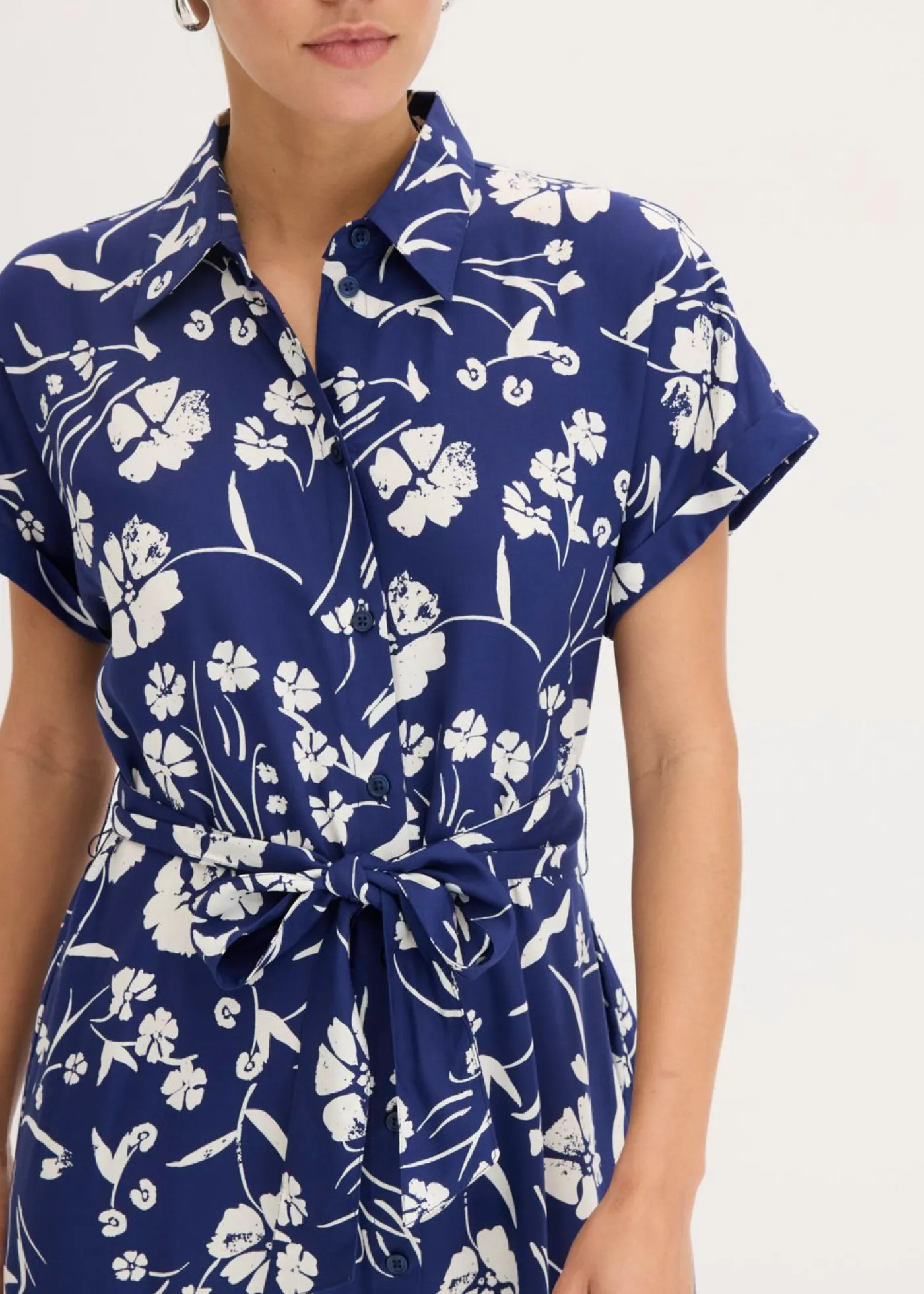 bonprix bonprix Vestido camisero de viscosa pura azul marino profundo/blanco Clearance