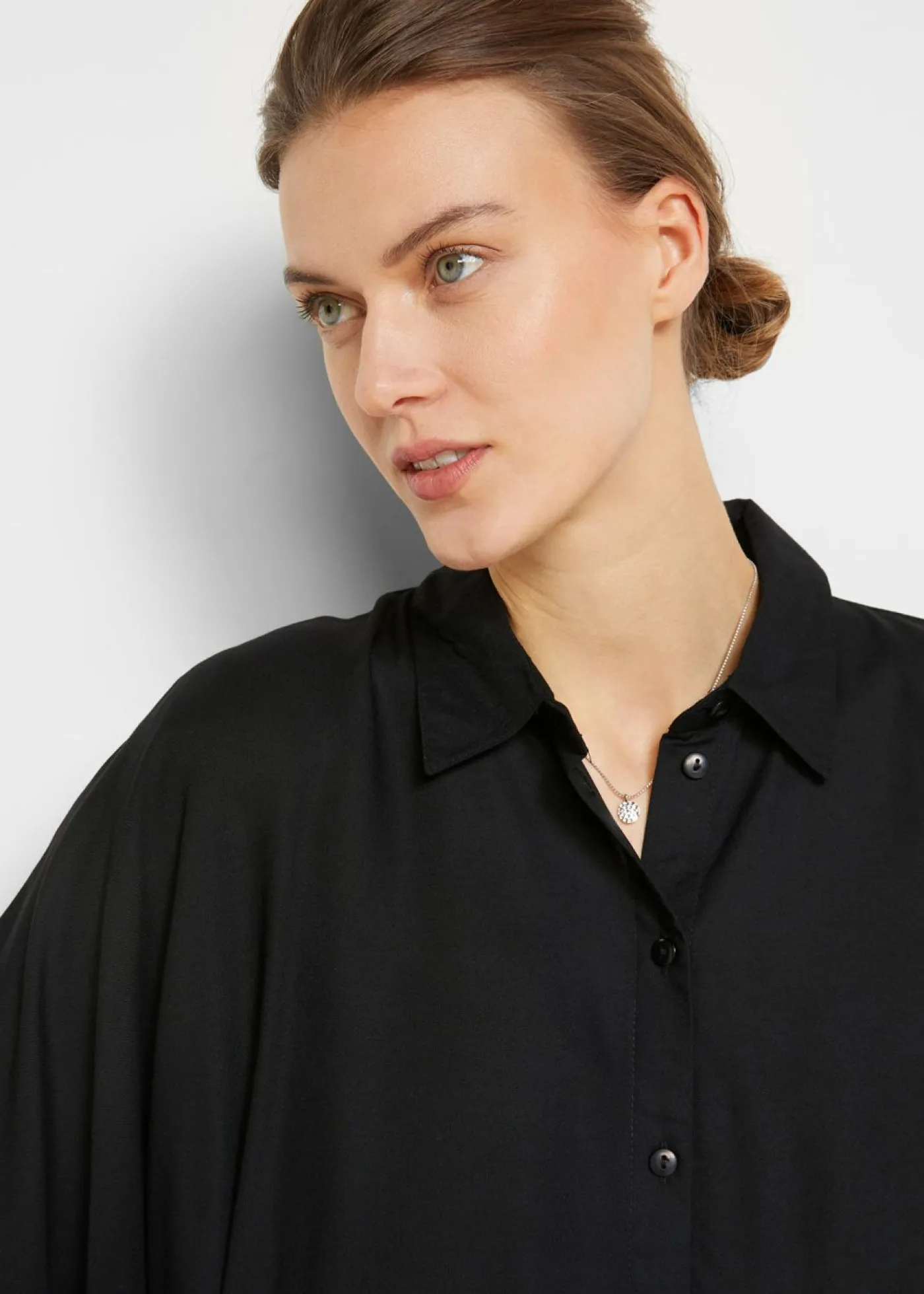 bonprix bonprix Vestido camisero de viscosa fina Negro Discount