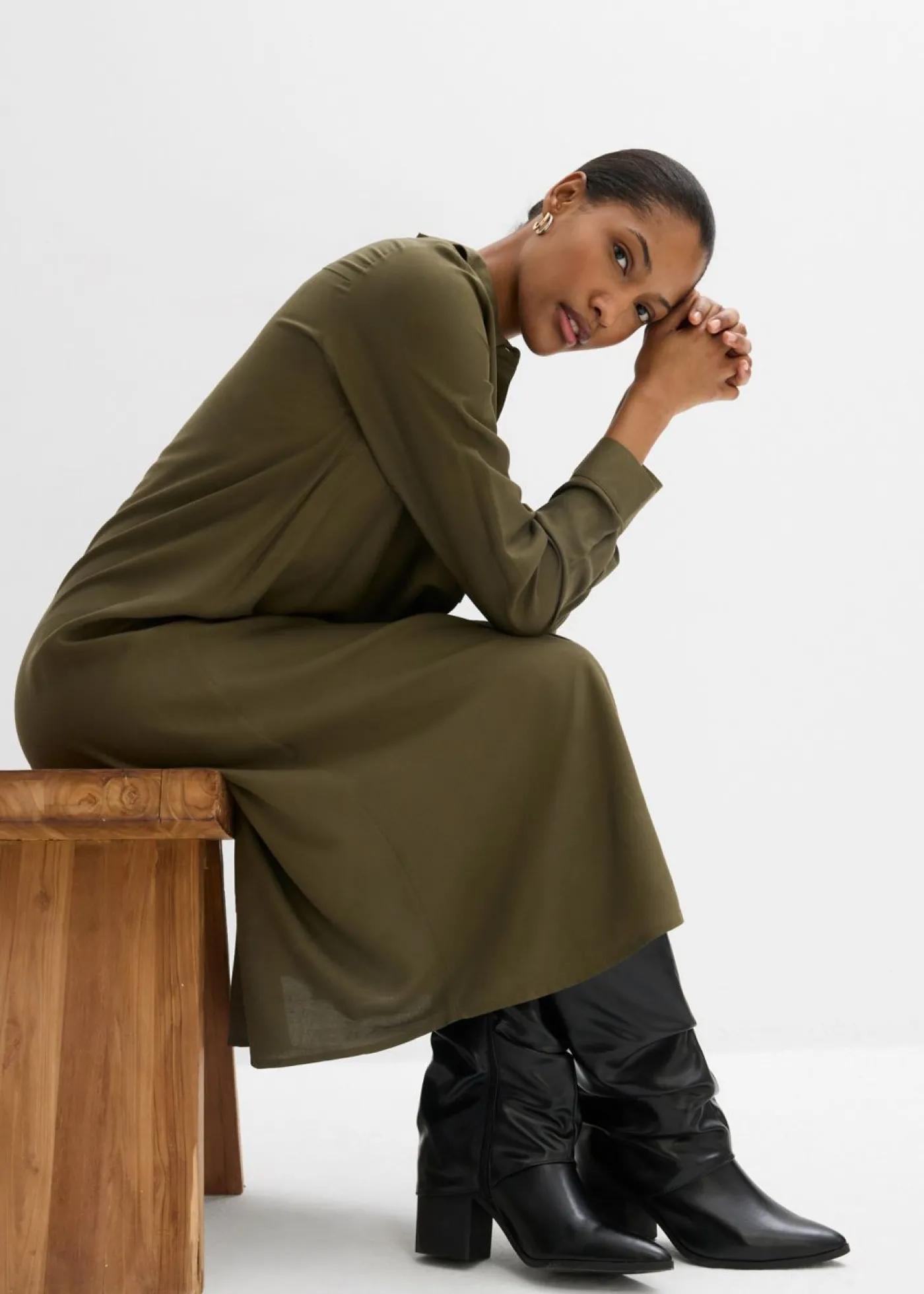 bonprix bonprix Vestido camisero de viscosa fina Verde oliva oscuro Hot