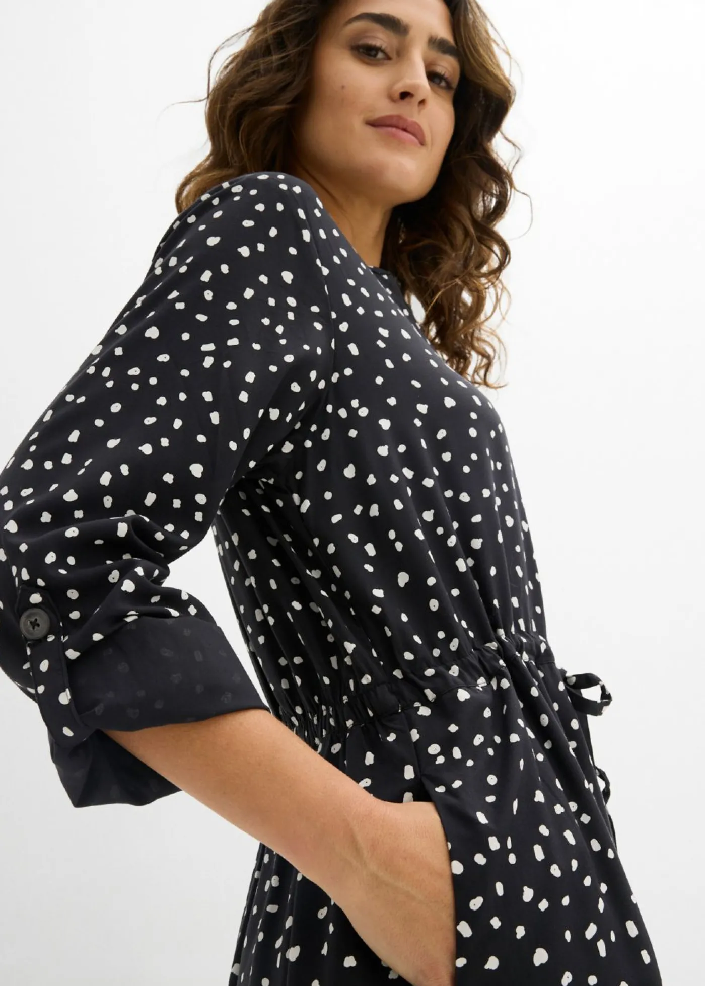 bonprix bonprix Vestido camisero de viscosa suave negro - blanco topos Hot