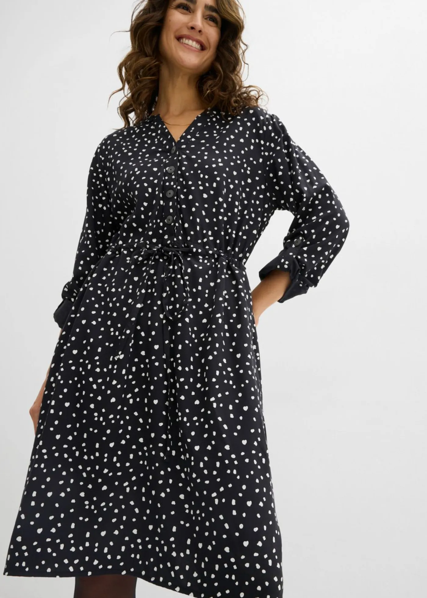 bonprix bonprix Vestido camisero de viscosa suave negro - blanco topos Hot