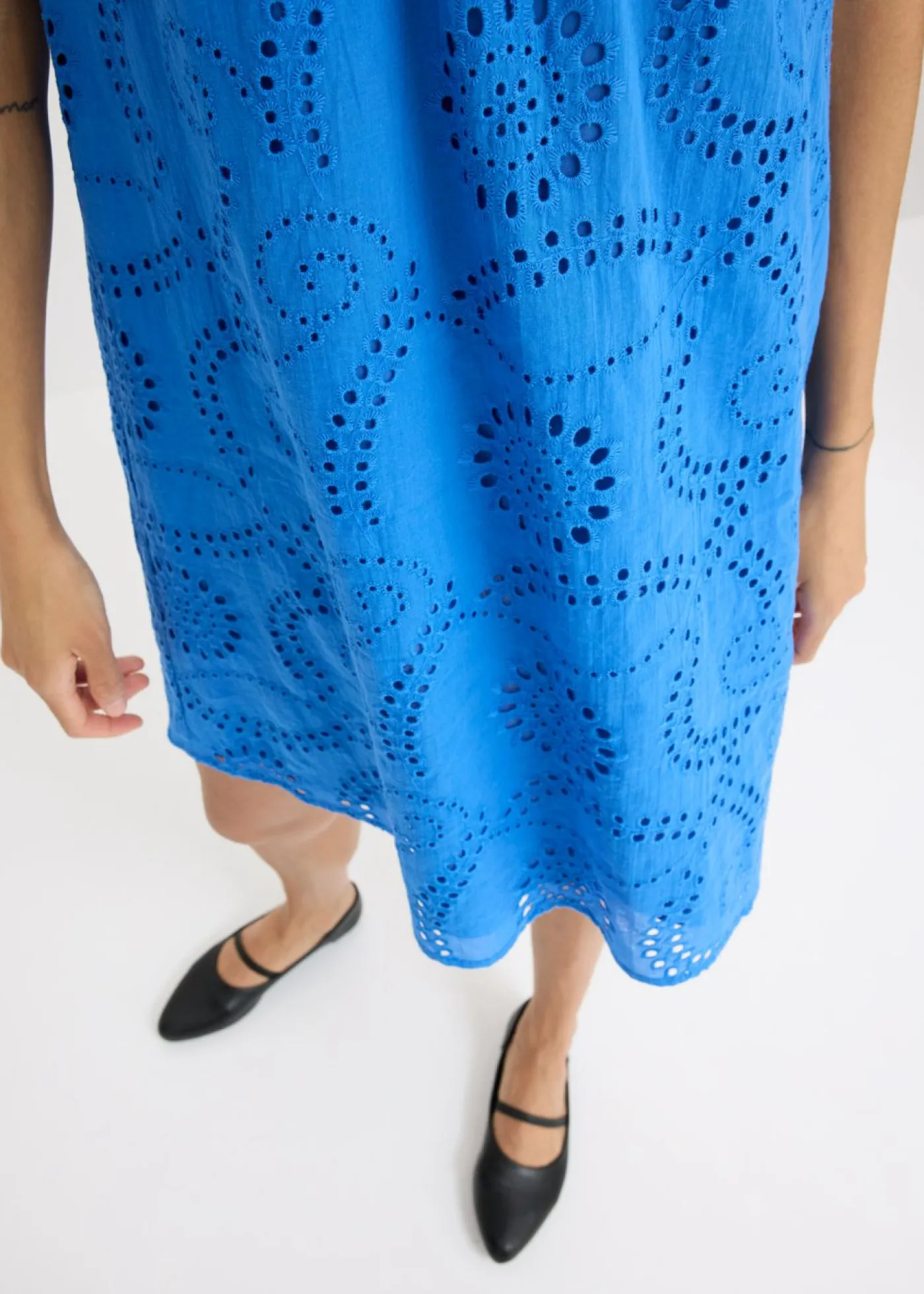 bonprix bonprix Vestido con bordado calado azul glaciar Clearance
