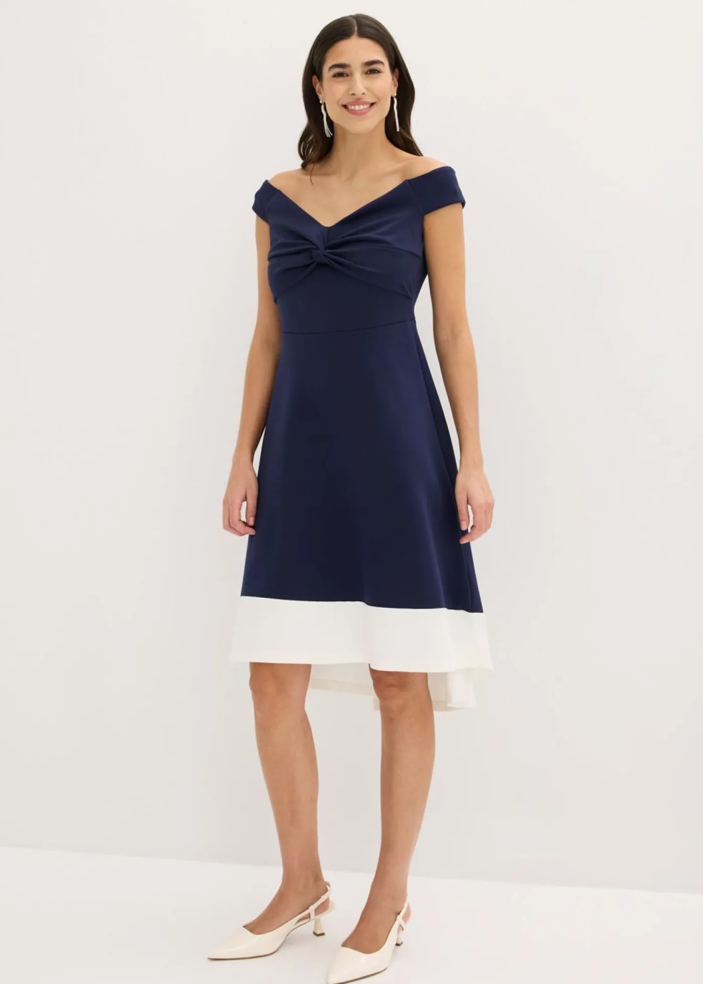 bonprix bonprix Vestido con escote bañera y detalle de nudo Azul marino-blanco New