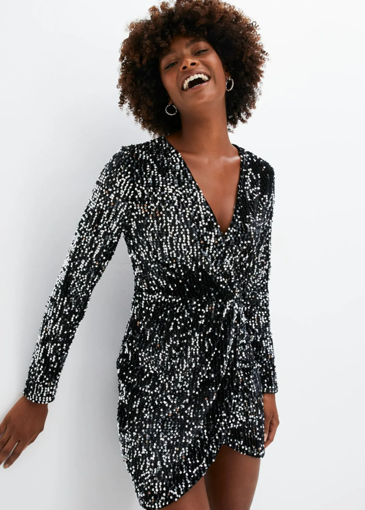 bonprix bonprix Vestido con lentejuelas de terciopelo suave Negro Online